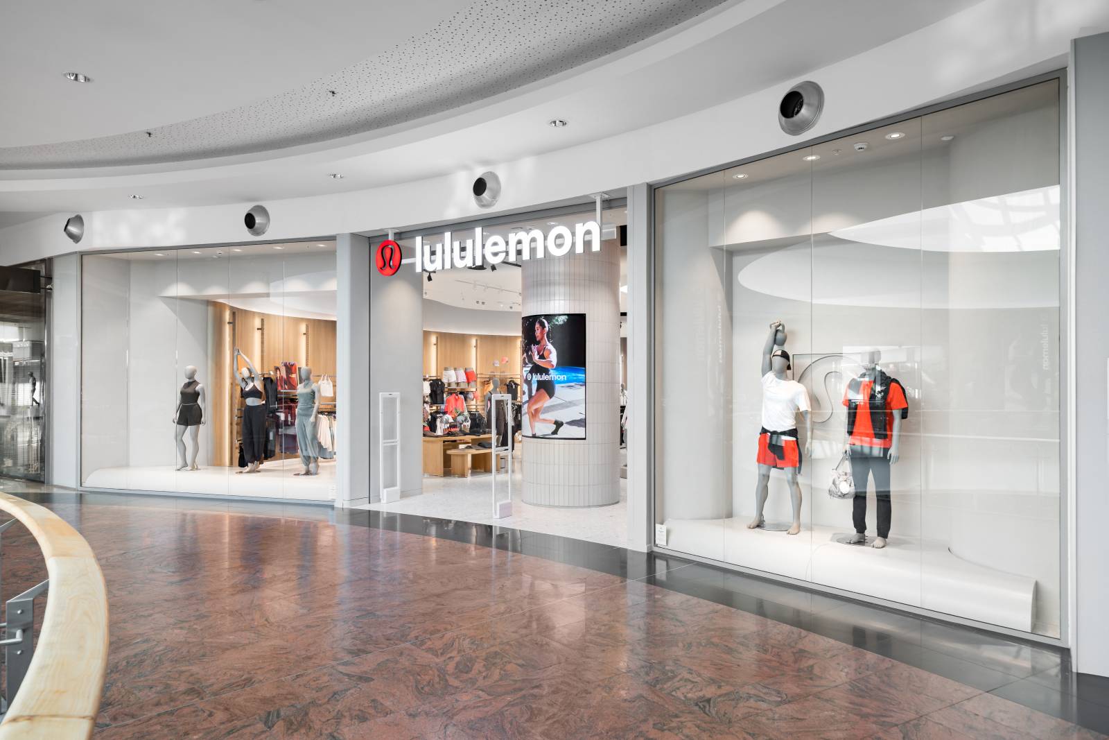 Primul magazin lululemon din România s-a deschis în București 3 lululemon 18