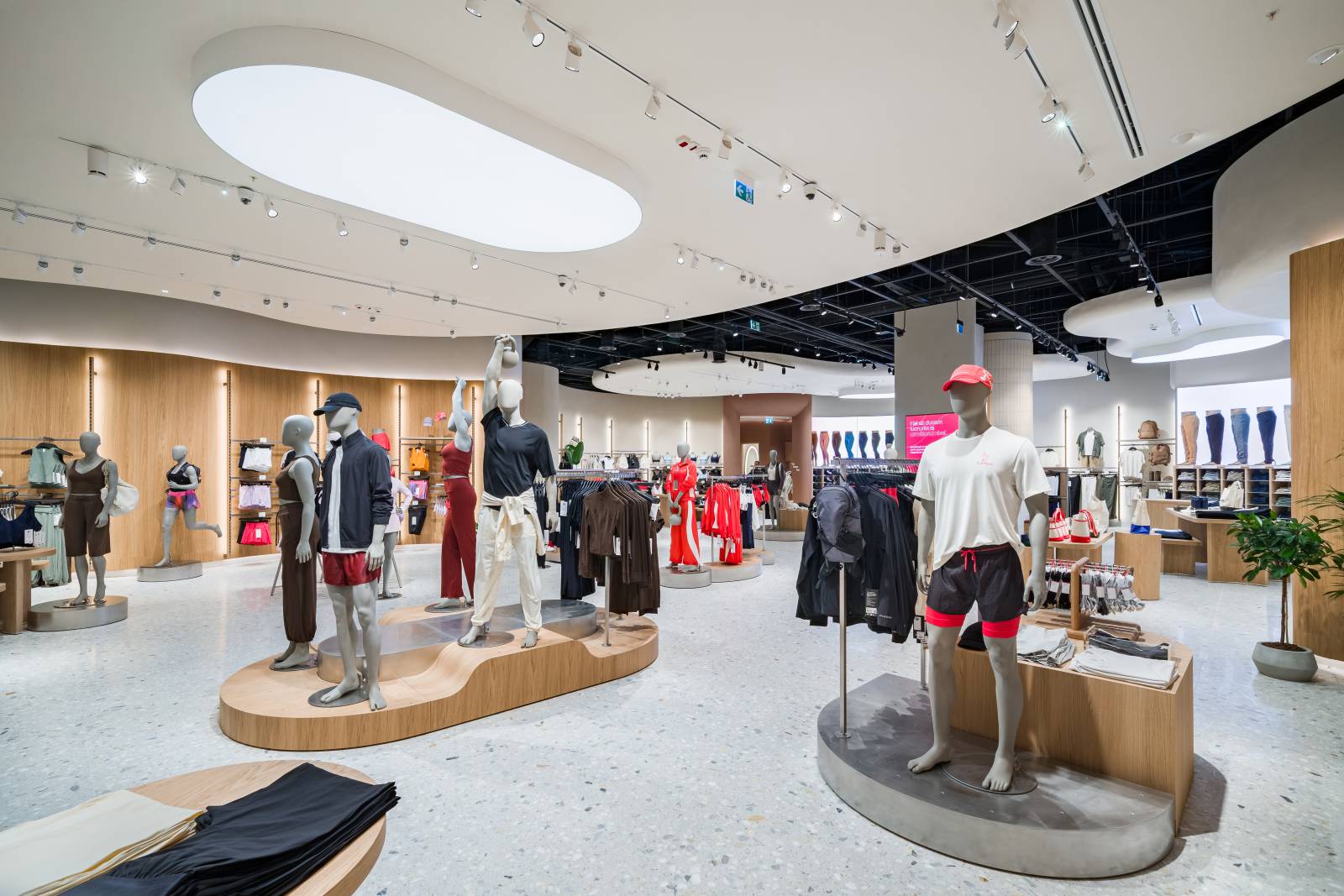 Primul magazin lululemon din România s-a deschis în București 11 lululemon 2