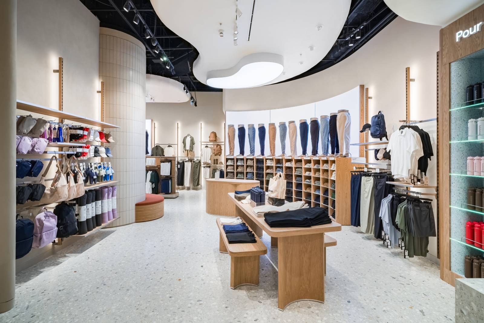 Primul magazin lululemon din România s-a deschis în București 1 lululemon 3