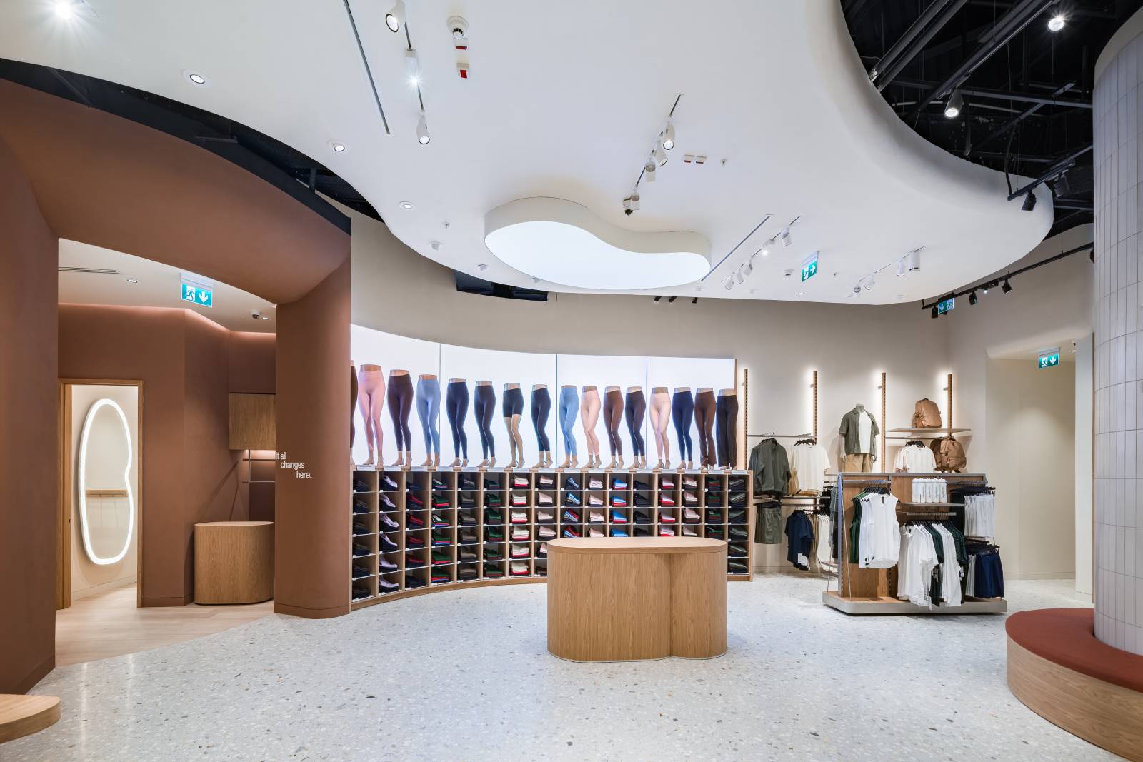 Primul magazin lululemon din România s-a deschis în București 2 lululemon 4