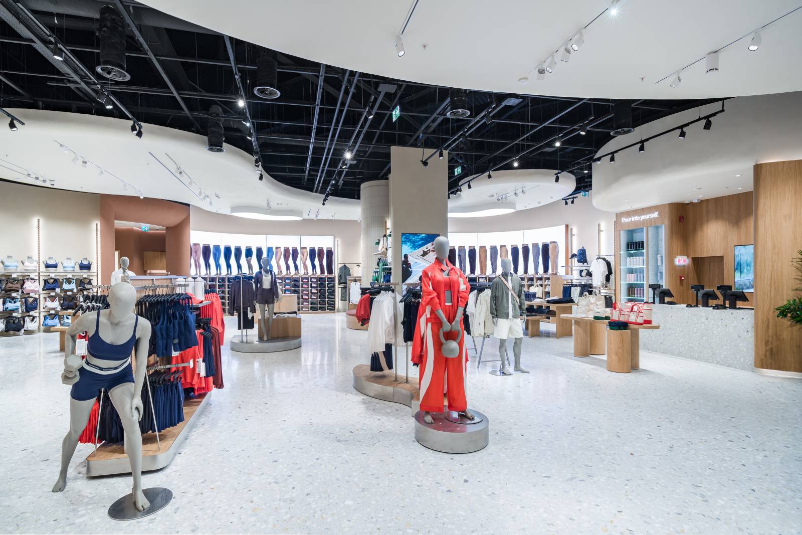 Primul magazin lululemon din România s-a deschis în București 6 lululemon 7