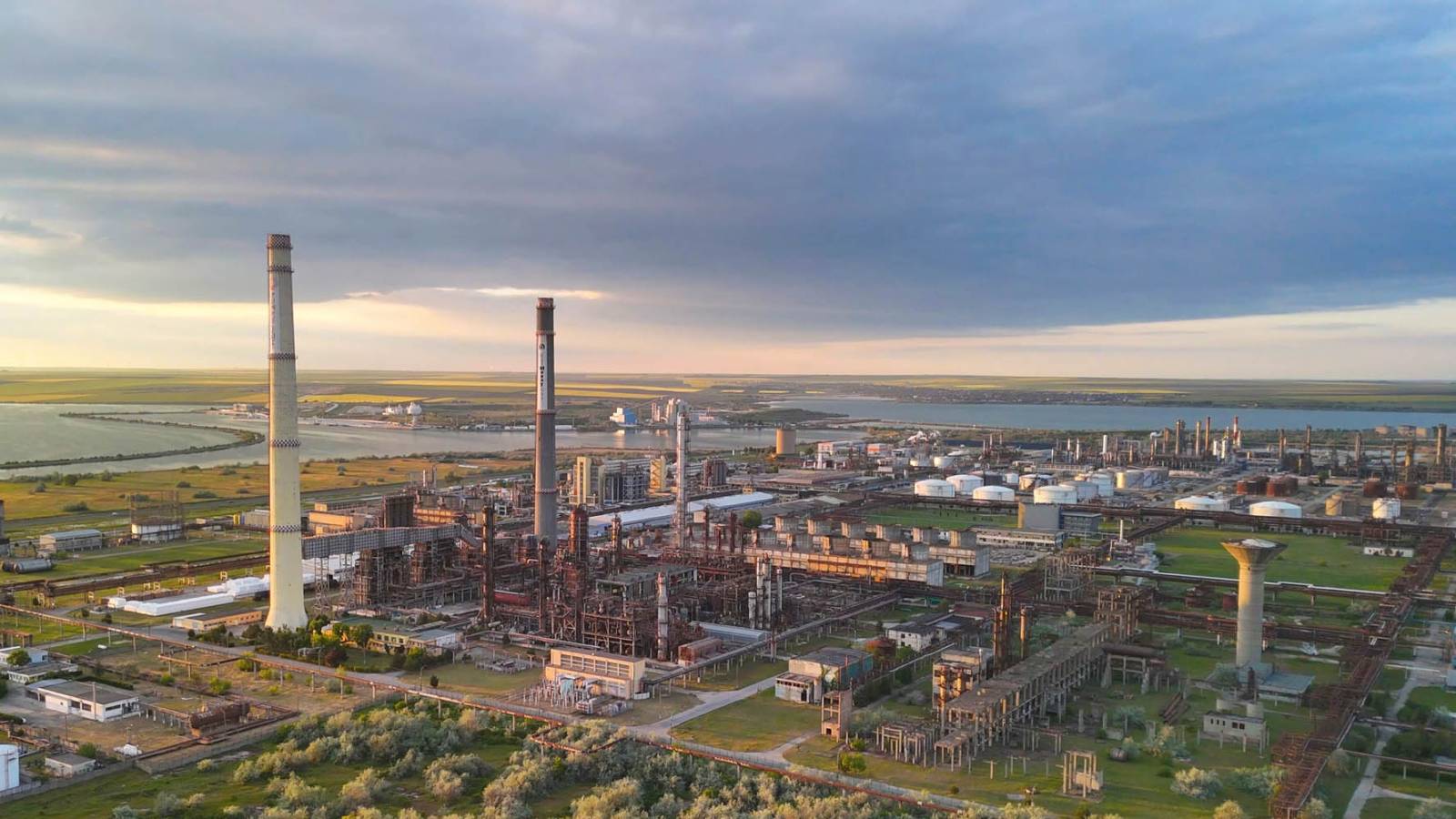 Cifră de afaceri de peste 1,4 mld. $ pentru Rompetrol Rafinare în primul trimestru din 2026 2 rafinaria Petromidia - Rompetrol
