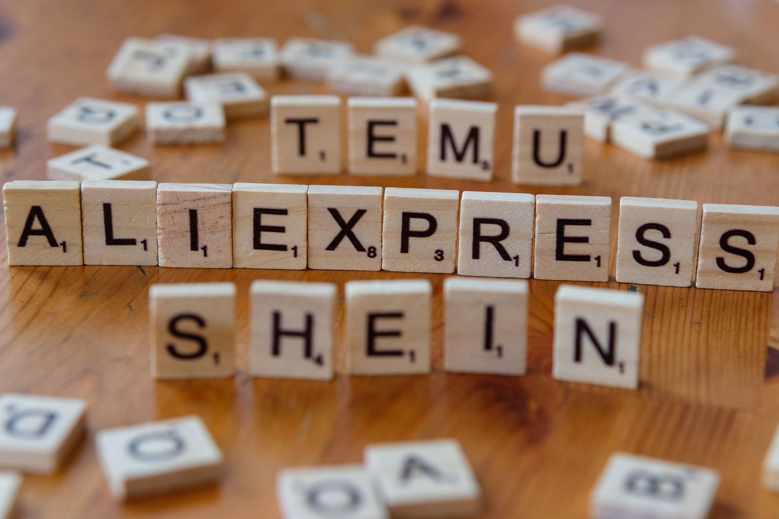 Cum se schimbă modul în care românii cumpără de pe platformele internaționale 2 temu aliexpress shein