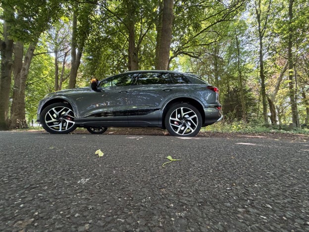 Audi Q6 e-tron: experiența surprinzătoare în care automobilul devine o platformă pentru personalitatea fiecăruia 2 Audi Q6 e tron 2