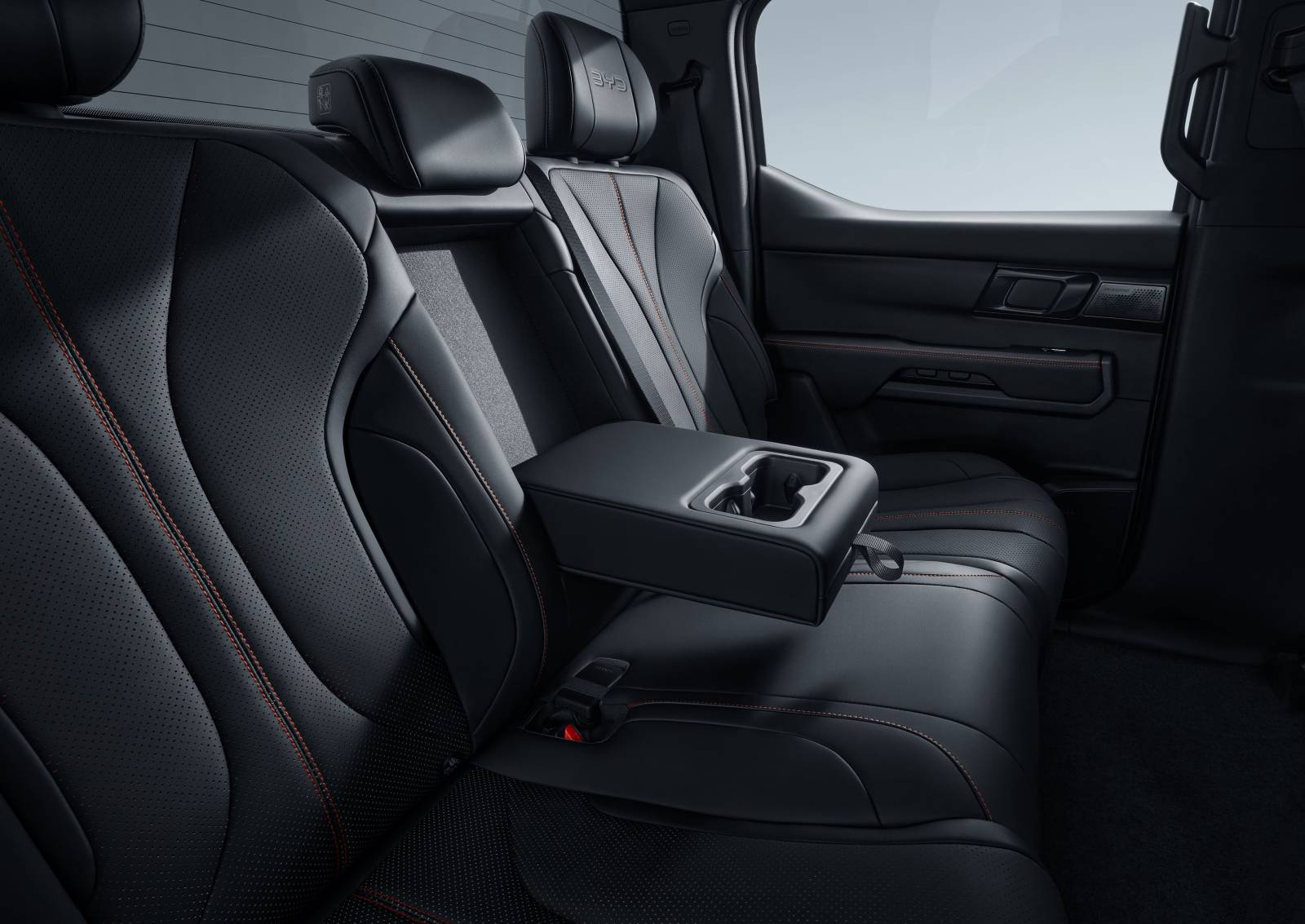 BYD lansează Shakrk, o mașină hybrid în segmentul pickup 4 BYD SHARK 4