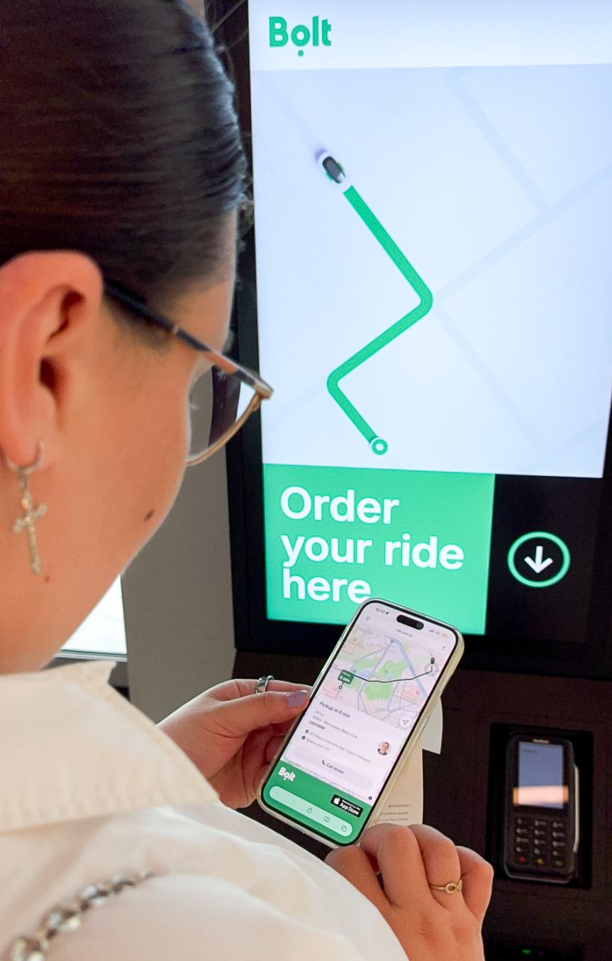 Bolt introduce un ecran self-service în AFI Cotroceni, pentru a găsi mai ușor transport 1 Bolt AFI ecran self service 3