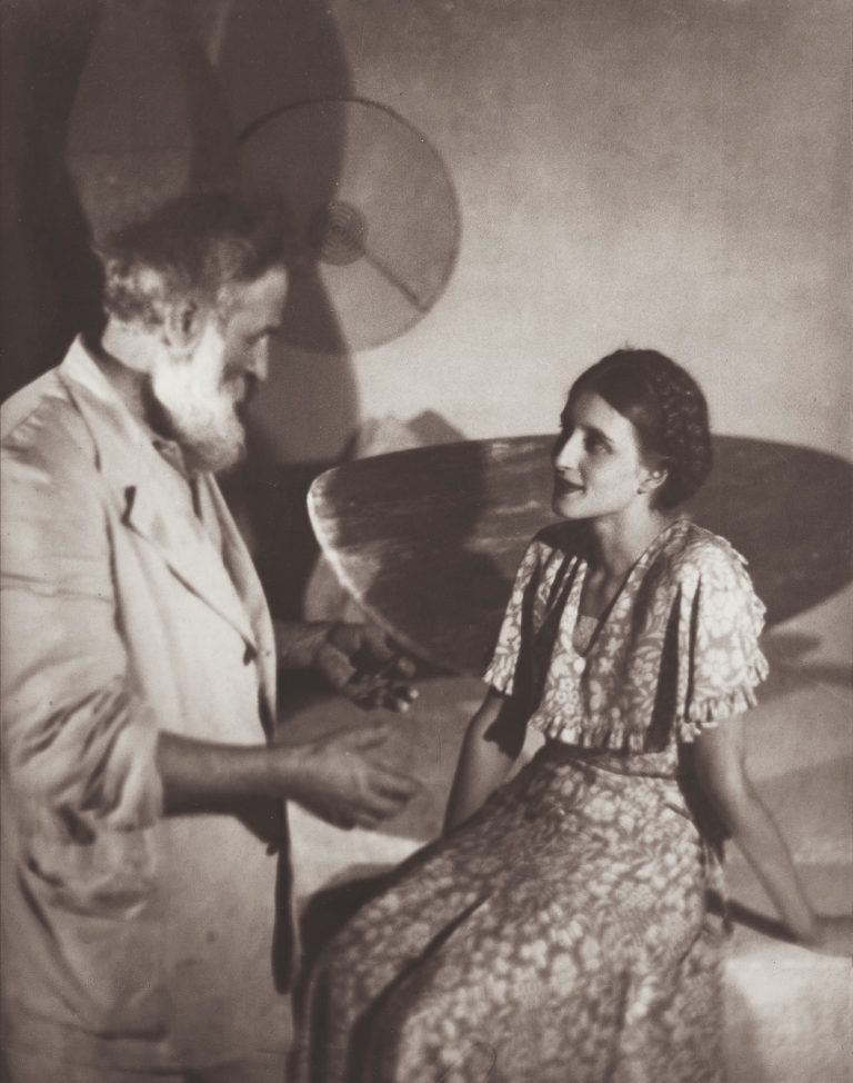 Brancusi si Marthe Lebherz in atelier cca. 1930 © Centre Pompidou MNAM CCI Dist. GrandPalaisRmn Georges Meguerditchian
