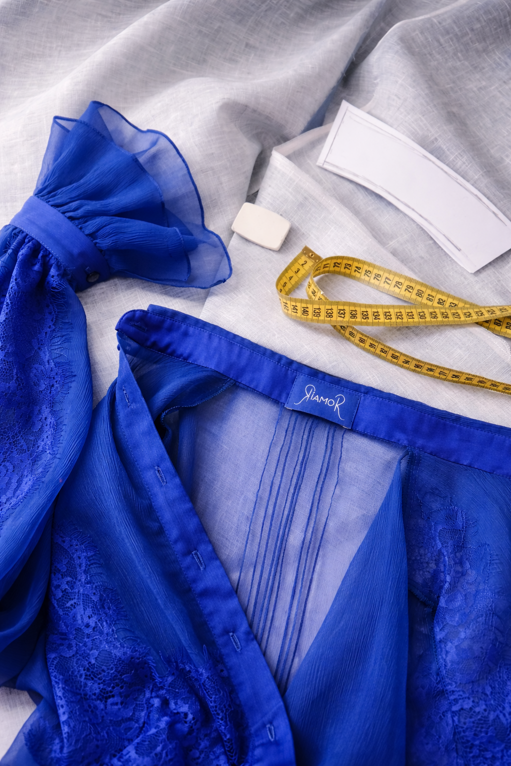 De la albastrul royal la covorul roșu. Cum transformă Ramona Nacu RIAMOR într-un brand internațional 3 CREATIILE Riamor 1