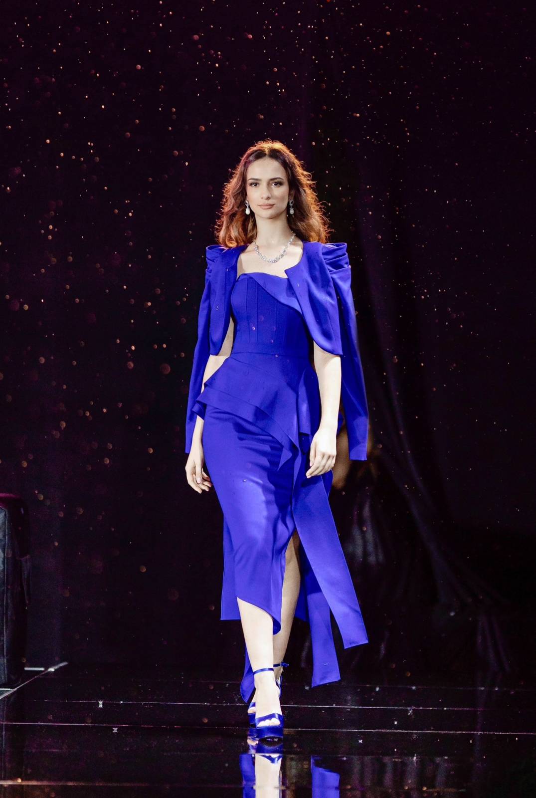 De la albastrul royal la covorul roșu. Cum transformă Ramona Nacu RIAMOR într-un brand internațional 13 CREATIILE Riamor 14