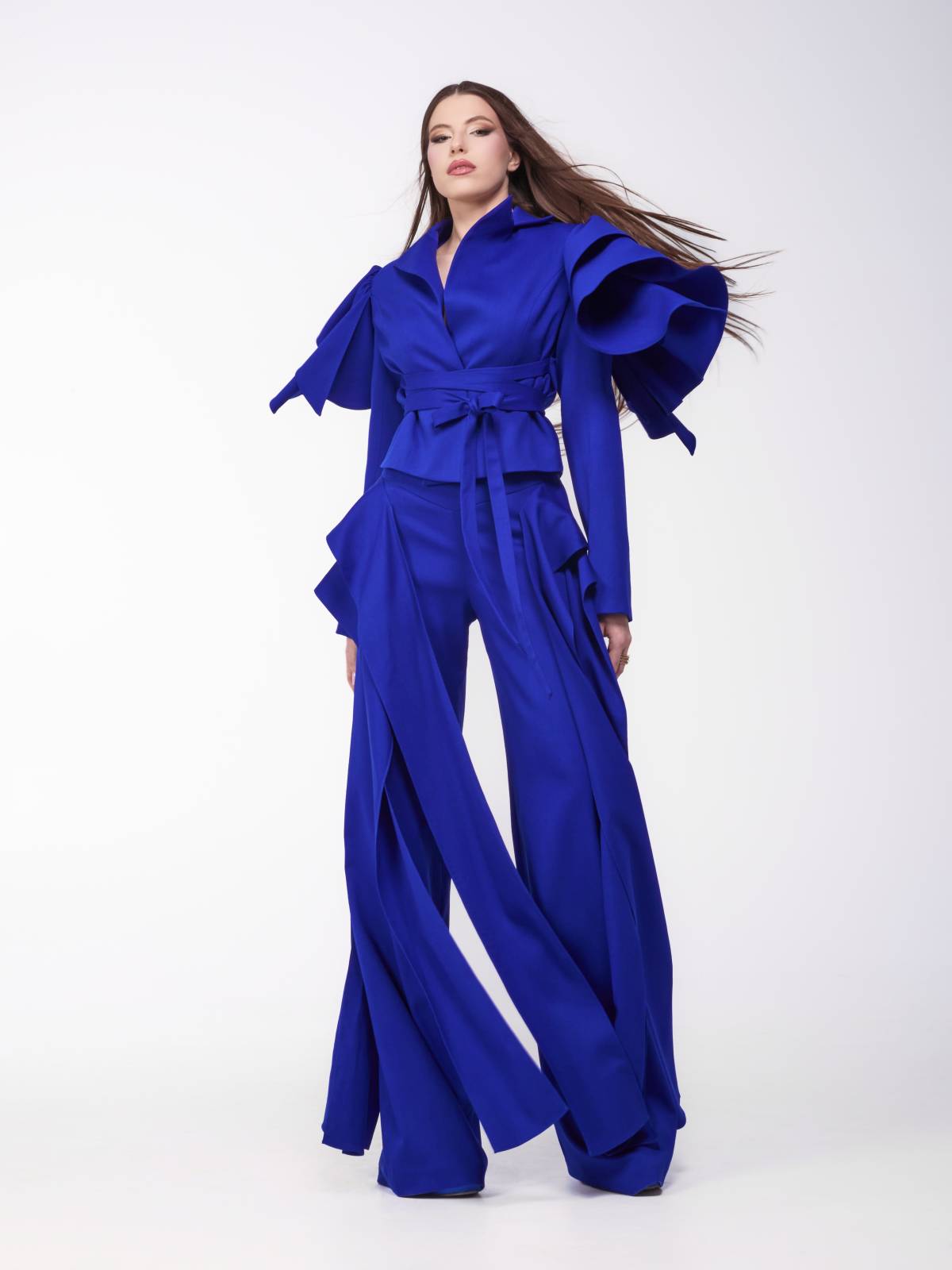 De la albastrul royal la covorul roșu. Cum transformă Ramona Nacu RIAMOR într-un brand internațional 5 CREATIILE Riamor 4