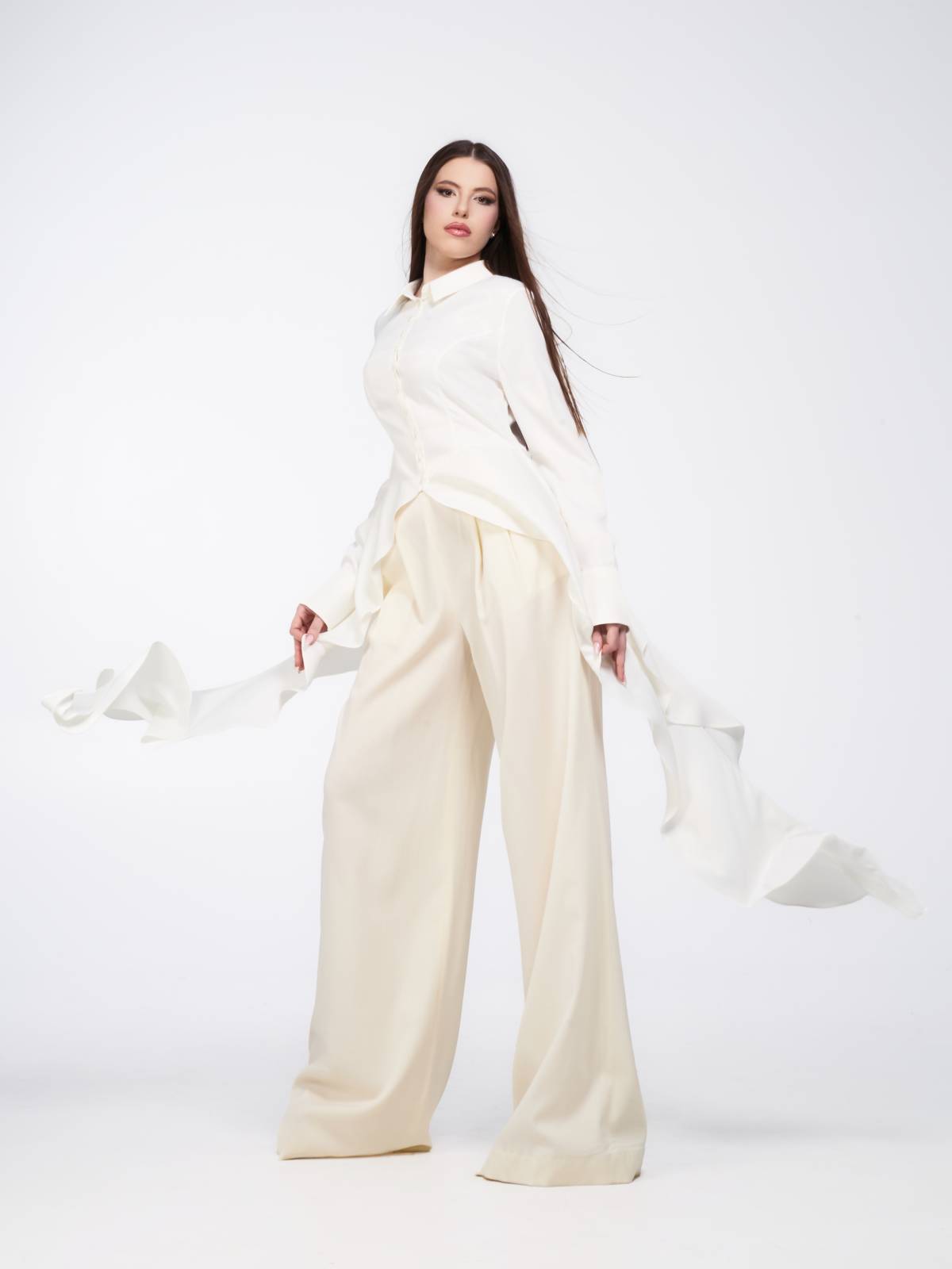 De la albastrul royal la covorul roșu. Cum transformă Ramona Nacu RIAMOR într-un brand internațional 6 CREATIILE Riamor 5