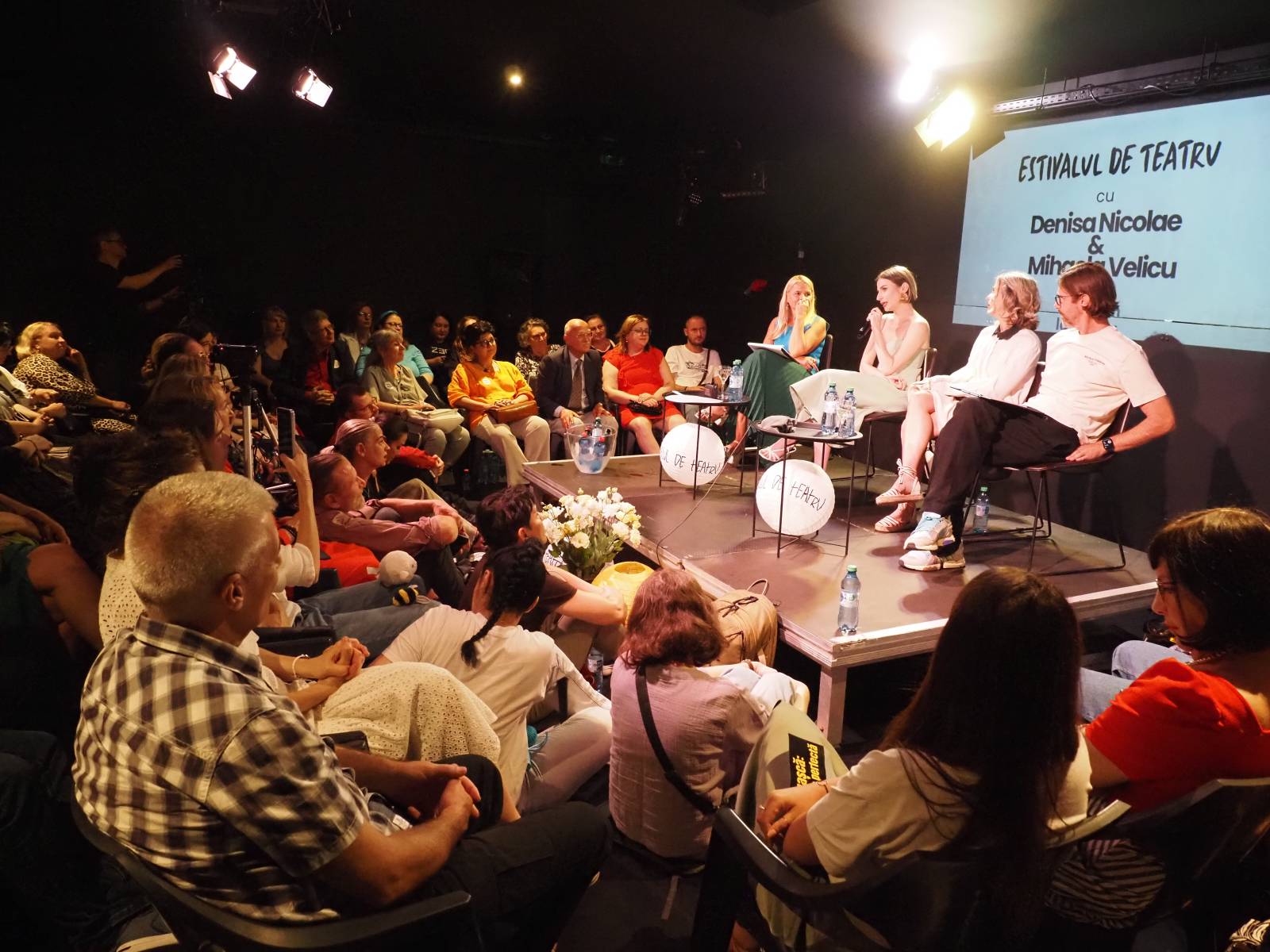 Comunitatea „Mergem la teatru” își dă întâlnire la Estivalul de teatru 1 Denisa Nicolae Mihaela Velicu Radu Iacoban Laura Ivancioiu foto de Mihaela Petre