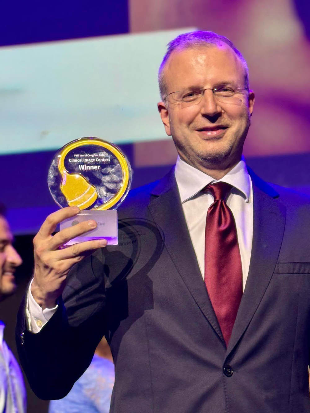 Dr. Lucian G. Pop a câștigat FMF Clinical Image Contest la Viena 1 Dr Lucian Pop premiu 2