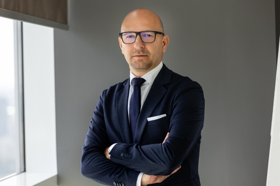 Angajările tinerilor au scăzut cu 13% în profesiile cel mai expuse inteligenței artificiale 1 Dr. Victor Iancu 1