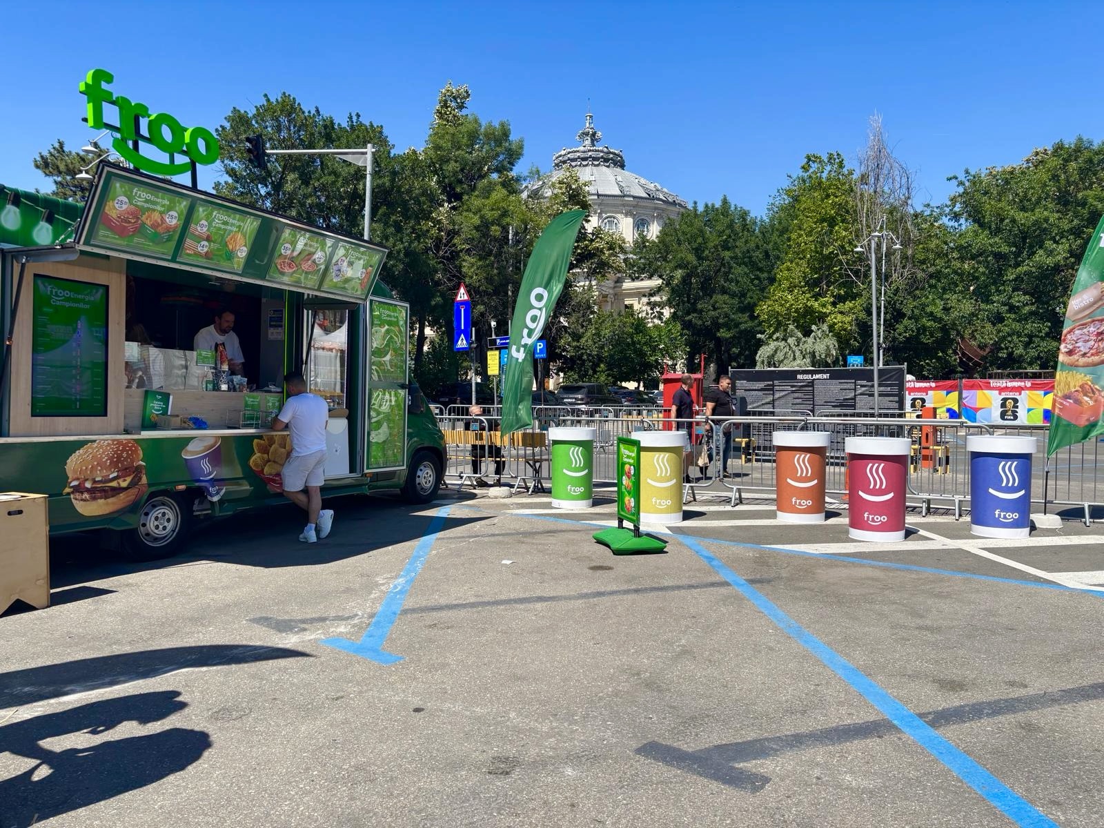 Froo lansează primul său food truck din România 3 Froo food truck PHOTO3