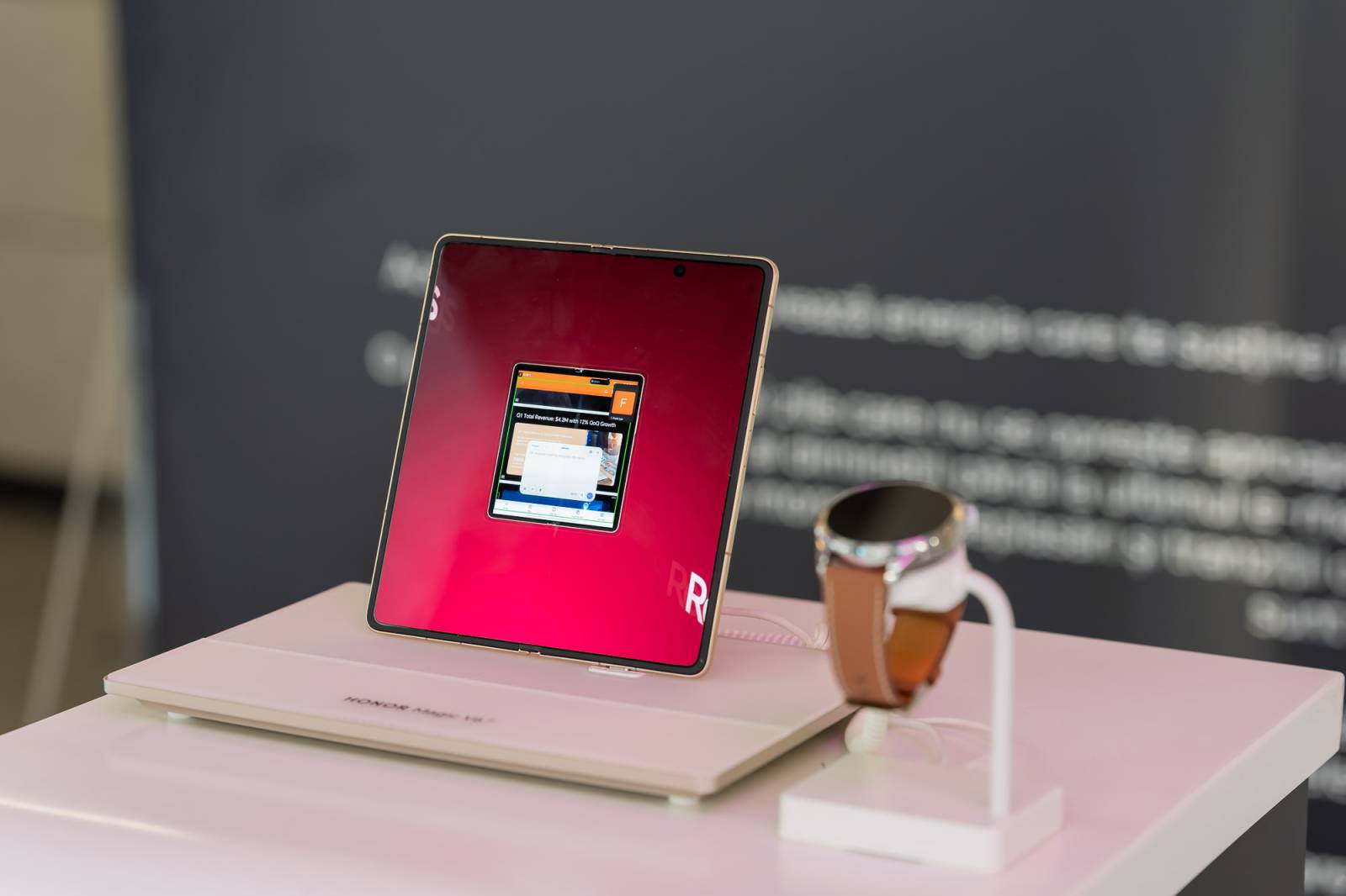 HONOR Magic V6 și HONOR Watch 6 au transformat o lansare de tehnologie într-o experiență inspirată de artă, la Art Safari București 1 HONOR Magic V6 si HONOR Watch 6 au transformat o lansare de tehnologie intr o experienta inspirata de arta la Art Safari Bucuresti