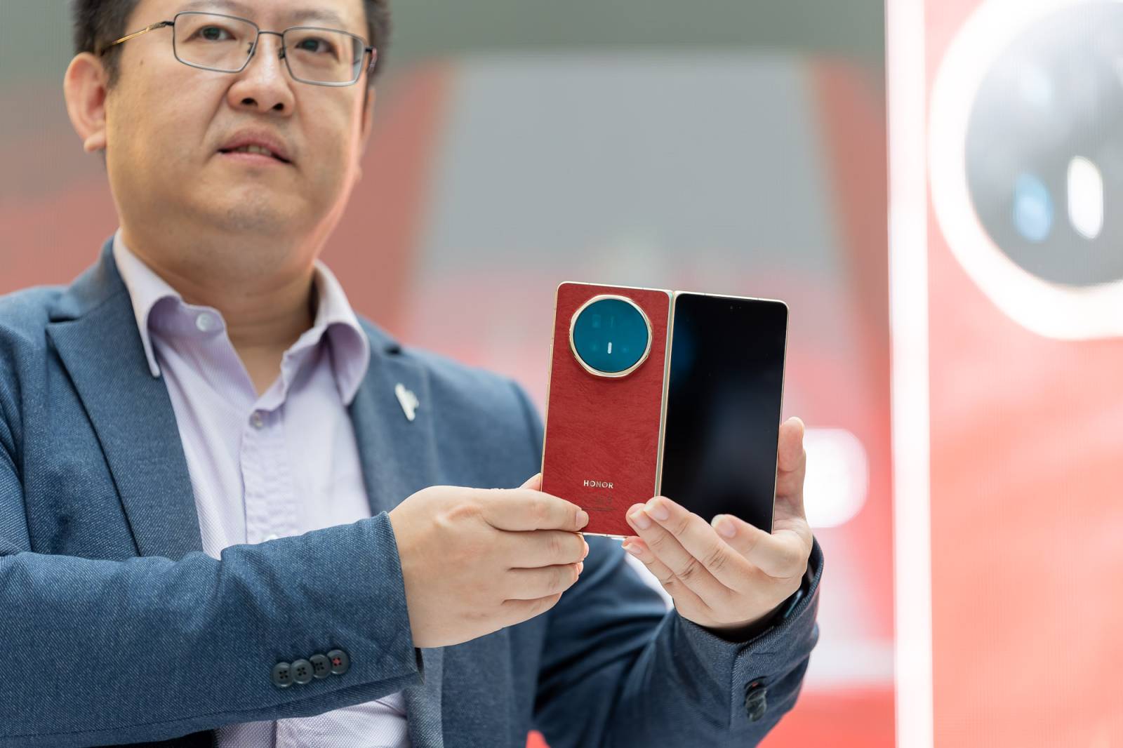 HONOR Magic V6 și HONOR Watch 6 au transformat o lansare de tehnologie într-o experiență inspirată de artă, la Art Safari București 3 Kerr Cheng Country Manager HONOR Romania 1