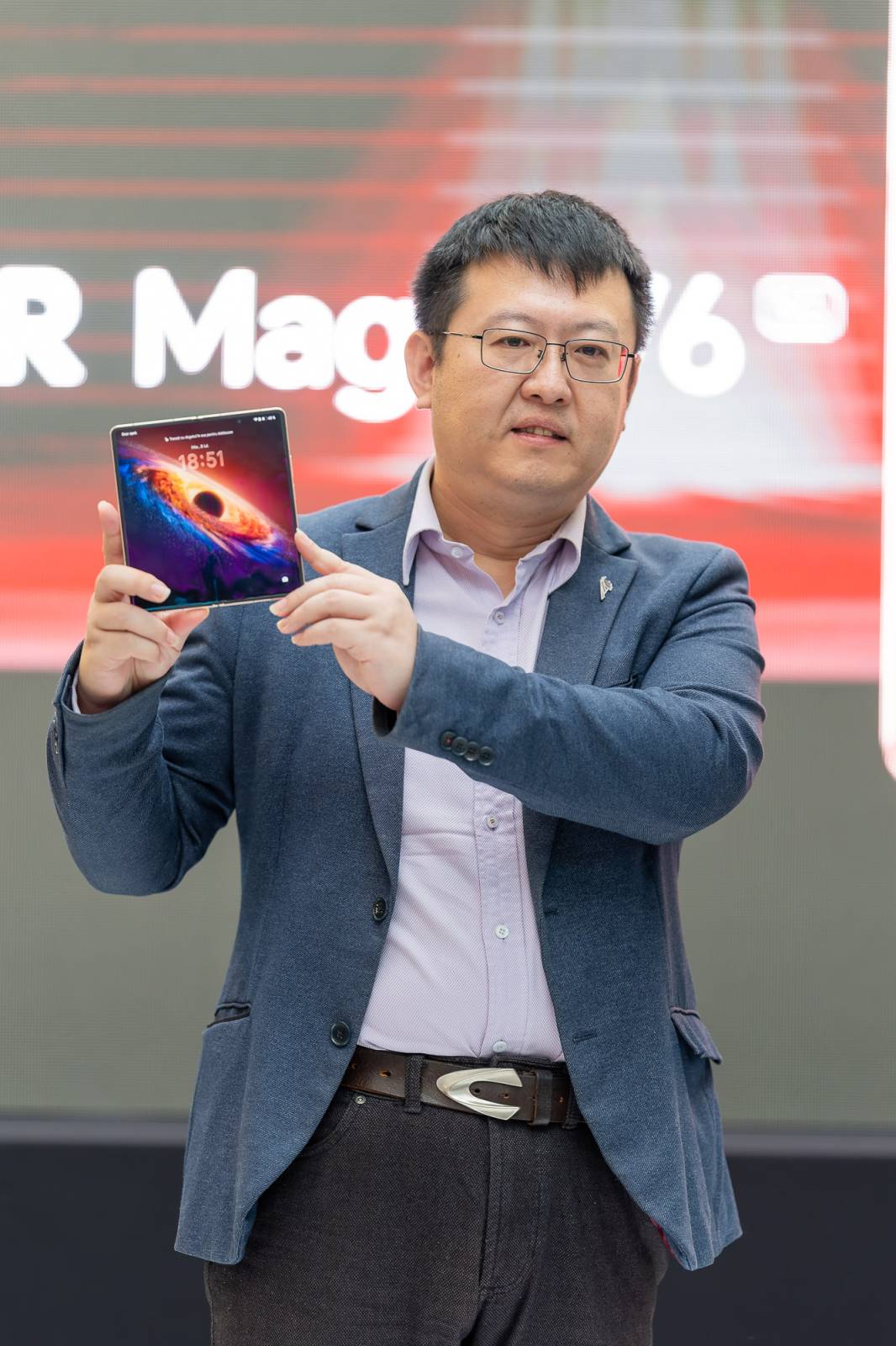 HONOR Magic V6 și HONOR Watch 6 au transformat o lansare de tehnologie într-o experiență inspirată de artă, la Art Safari București 2 Kerr Cheng Country Manager HONOR Romania