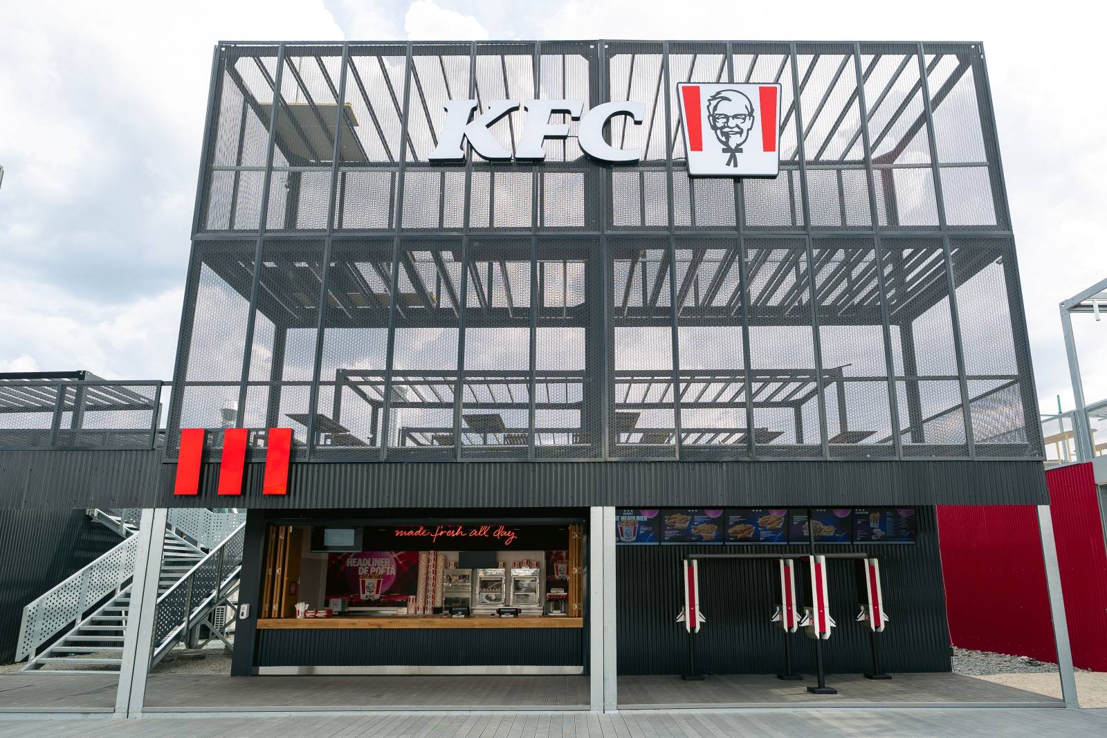 KFC inaugurează primul restaurant de sezon din România, la Nibiru 1 Restaurant KFC Nibiru