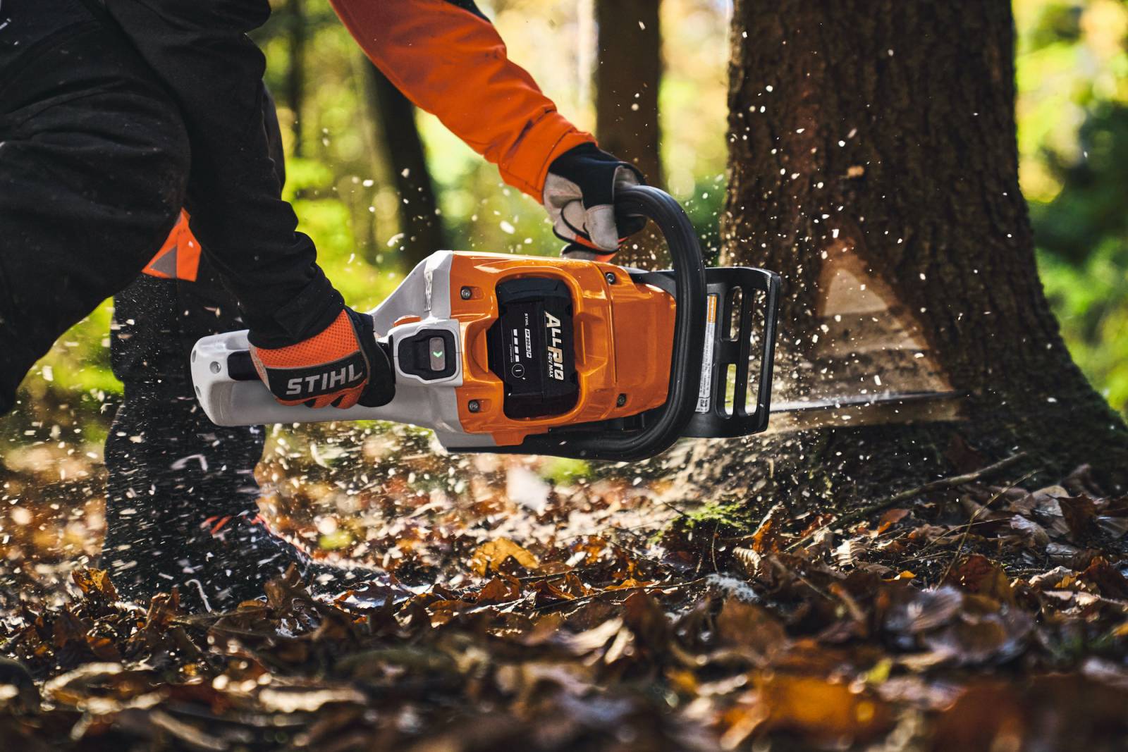 Kärcher și STIHL lansează un proiect revoluționar în domeniul acumulatorilor 6 STIHL ALLPRO motoferastrau