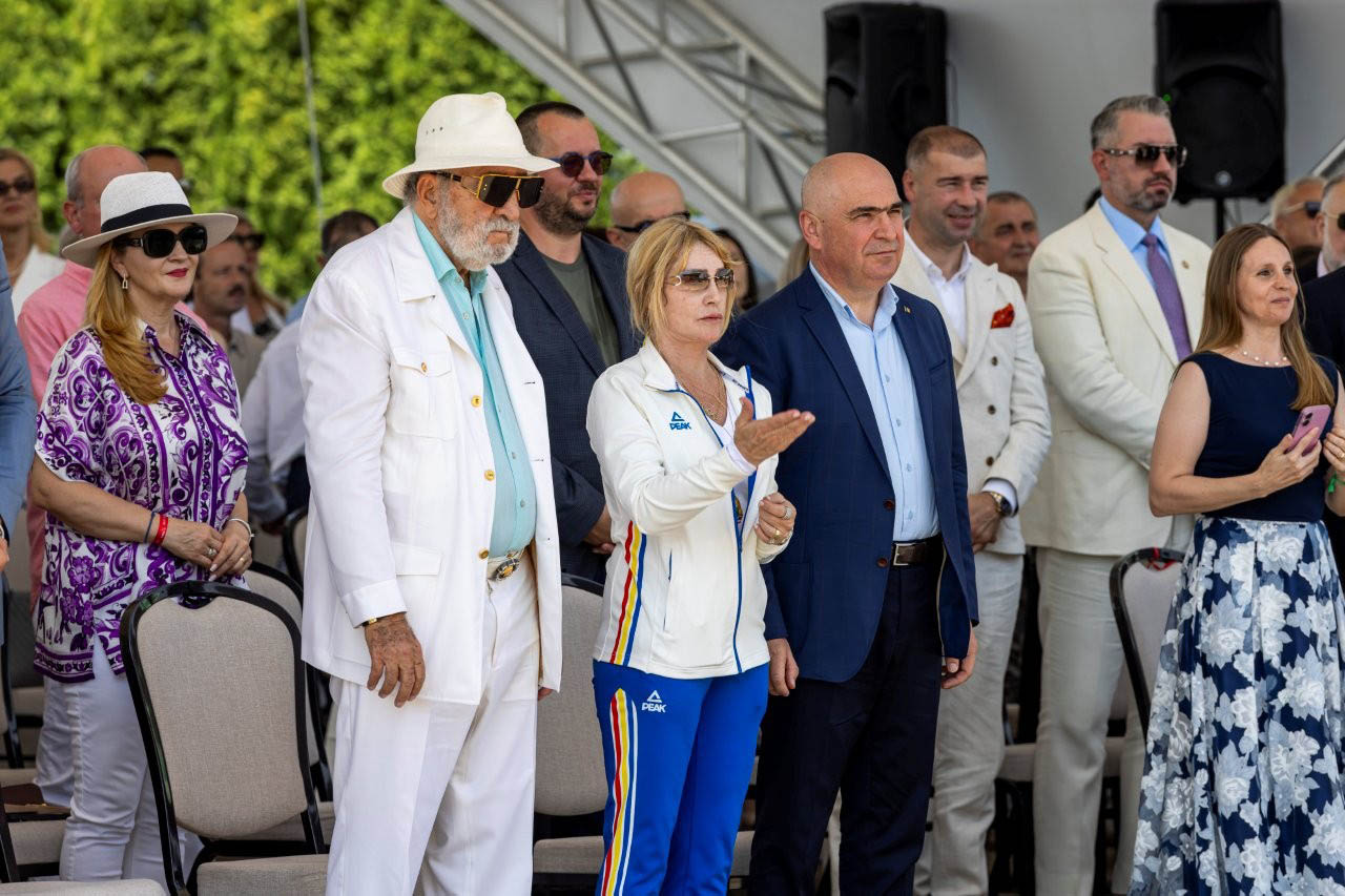 Sala de Gimnastică „Nadia Comăneci”, inaugurată la 50 de ani de la primul 10 din istoria gimnasticii olimpice 1 Sala de Gimnastica Nadia Comaneci Ion Tiriac Nadia Ilie Bolojan