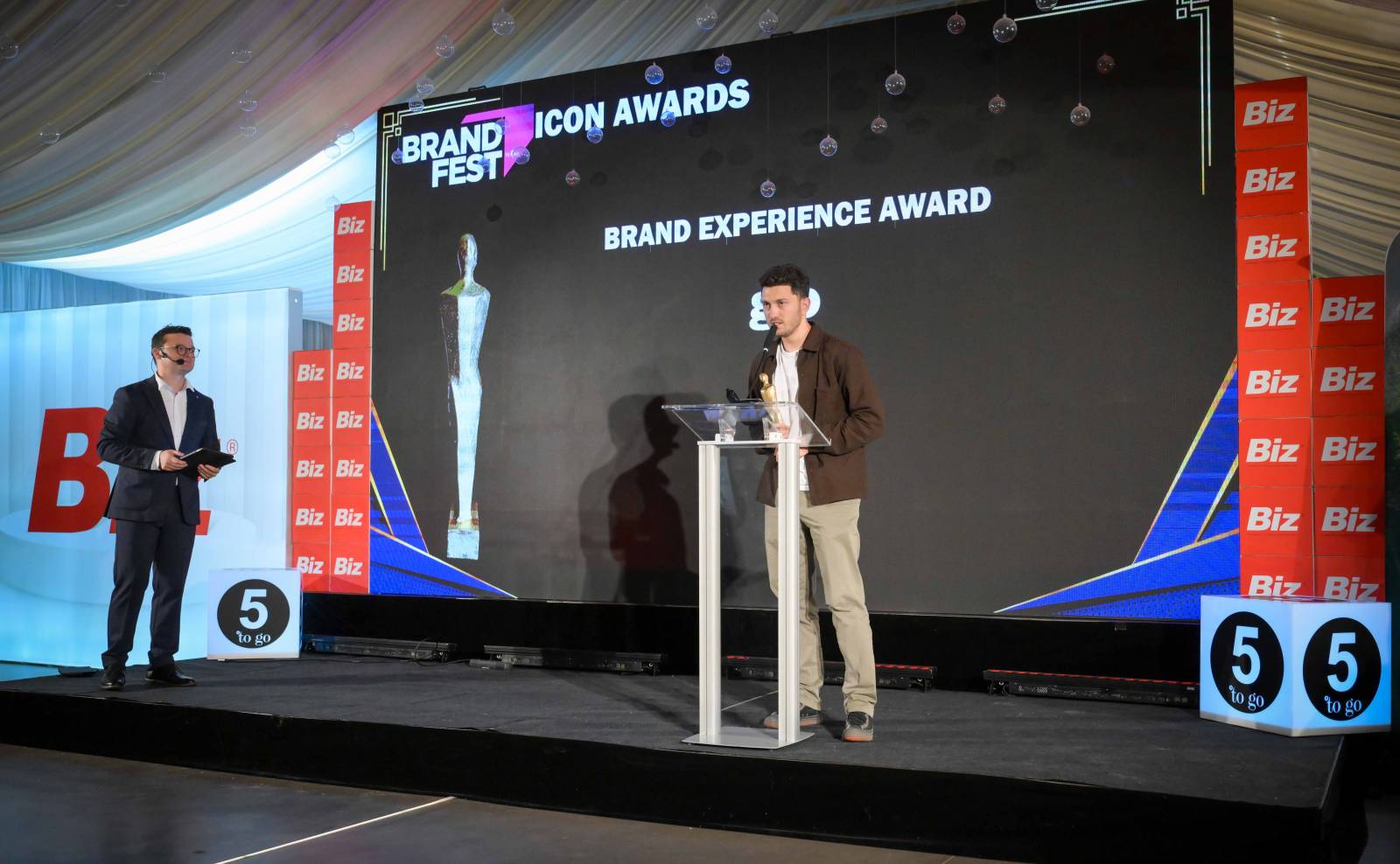 The Brand Fest, festivalul marketingului românesc, a premiat liderii vizionari și cele mai creative și performante echipe din companii 14 The Brand Fest 2026 festivalul marketingului romanesc 16
