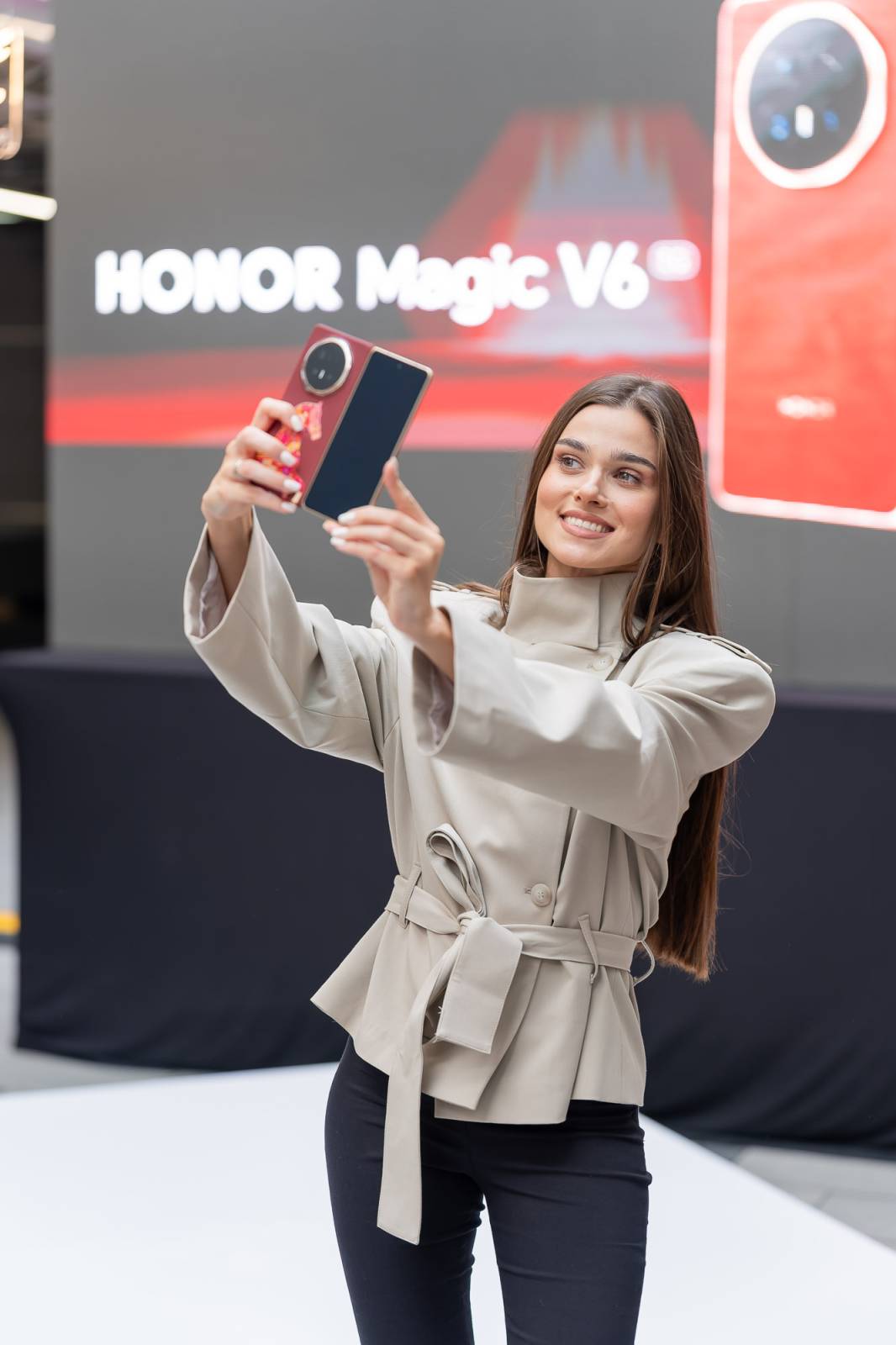 HONOR Magic V6 și HONOR Watch 6 au transformat o lansare de tehnologie într-o experiență inspirată de artă, la Art Safari București 5 Theo Rose