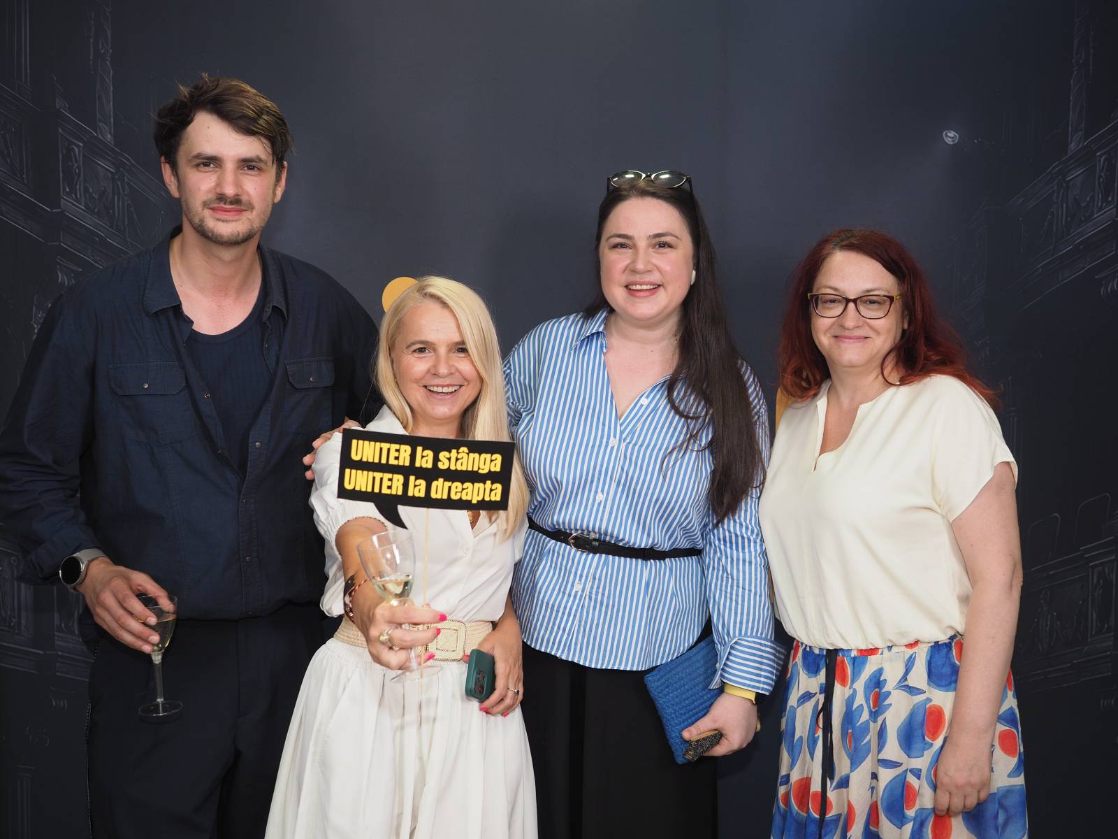 Comunitatea „Mergem la teatru” își dă întâlnire la Estivalul de teatru 1 Vlad Udrescu Silvana Negrutiu Laura Ivancioiu Simona Stefanescu foto de Catalin Nastase