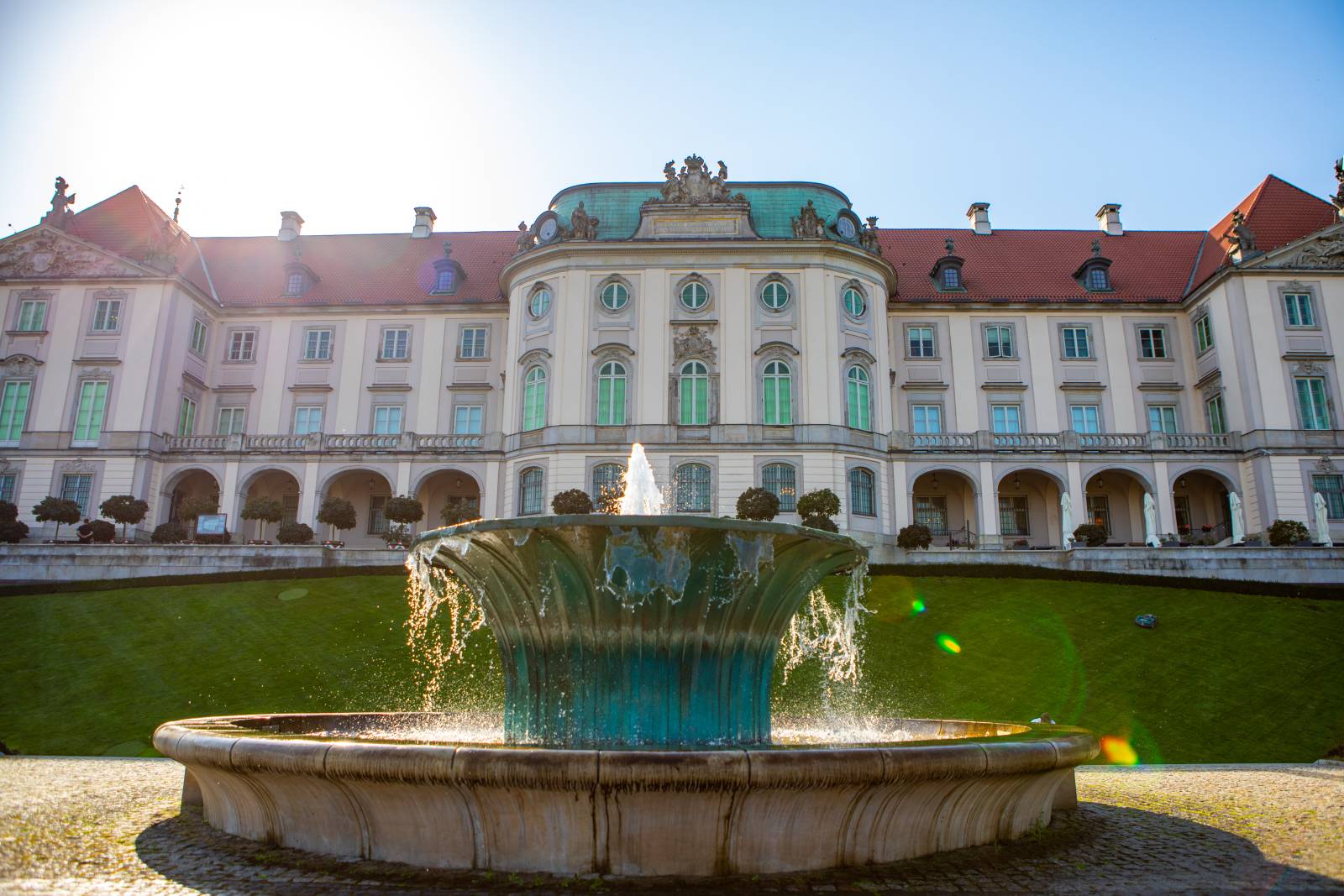 Bożena Radzio, Castelul Regal din Varșovia: Din cenușa războiului în patrimoniul UNESCO 2 fasada zamku krolewskiego od strony wisly fot 2 zamek krolewski w warszawie