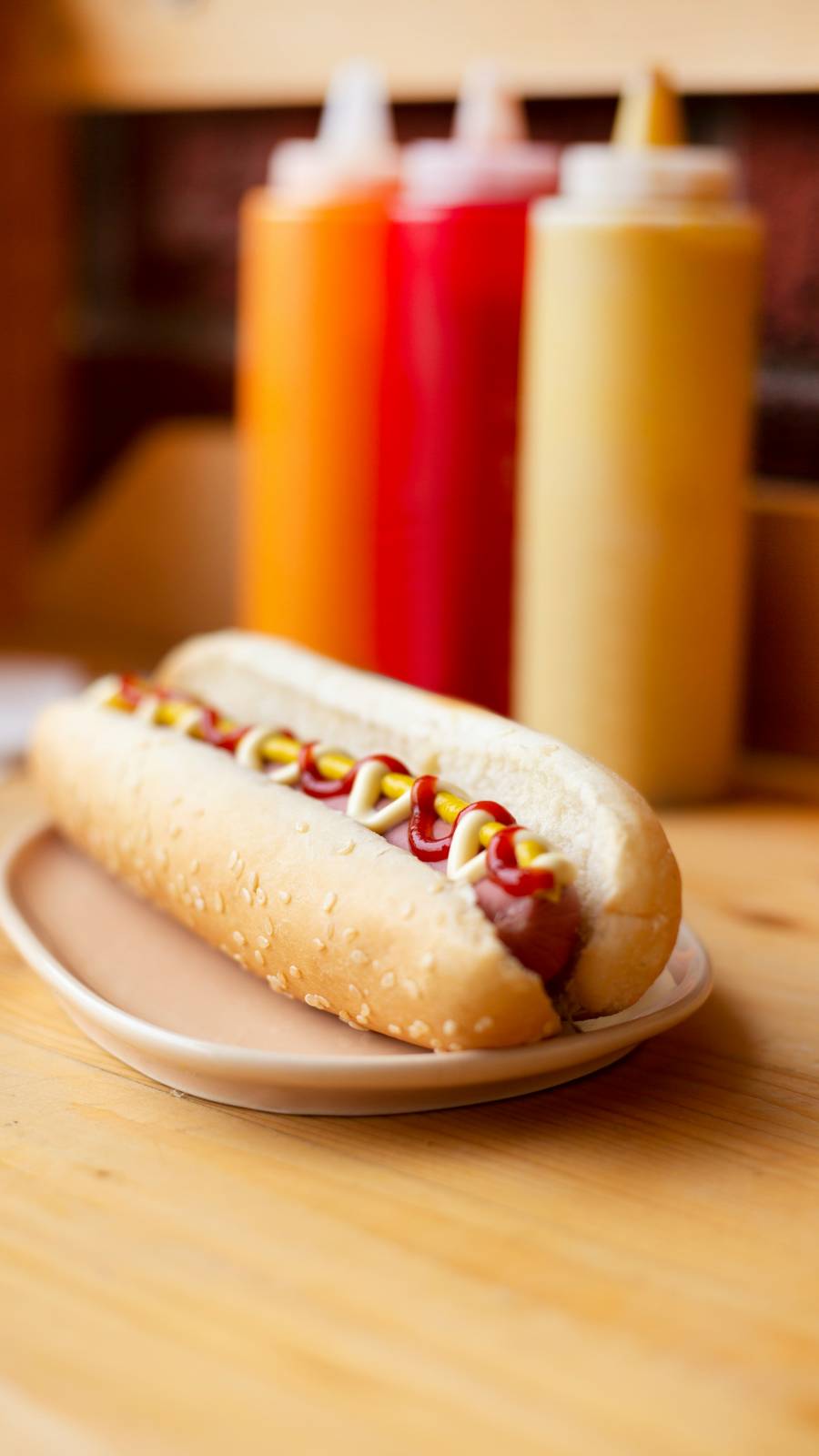 Benzinăriile MOL concurează IKEA la vânzarea de hot dog, cu un hot dog vândut la fiecare 1,5 secunde 1 hot dog jessica loaiza glqTtszXfM0 unsplash