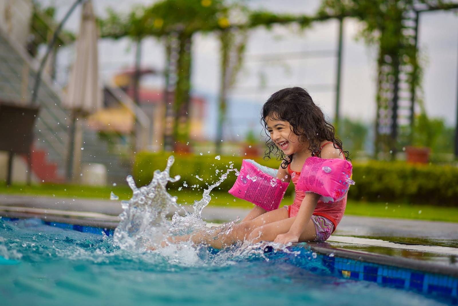 Interesul online pentru piscinele pentru copii a crescut vara aceasta cu 222% 1 pisicina copii rajat sarki akSG4TrVhr0 unsplash