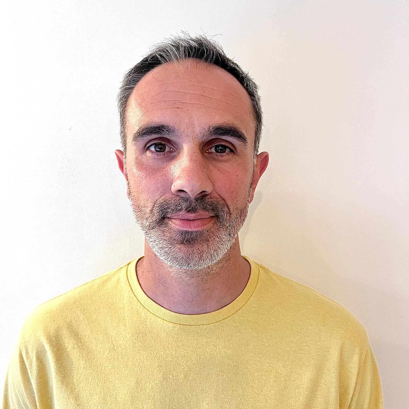 O nouă identitate vizuală: Regalina renunță la găina cu coroană 3 Alexandru Vițalariu, co-fondator al agenției Grin
