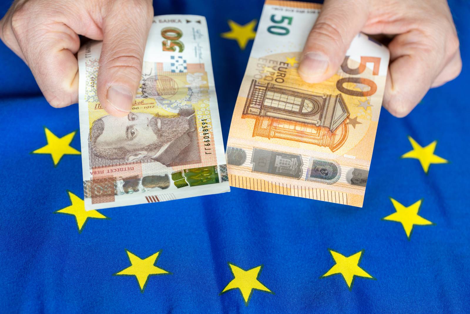 În Bulgaria ia sfârşit perioada de afișare a prețurilor în leva și în euro 3 Bulgaria Leva si Euro dreamstime m 388197522