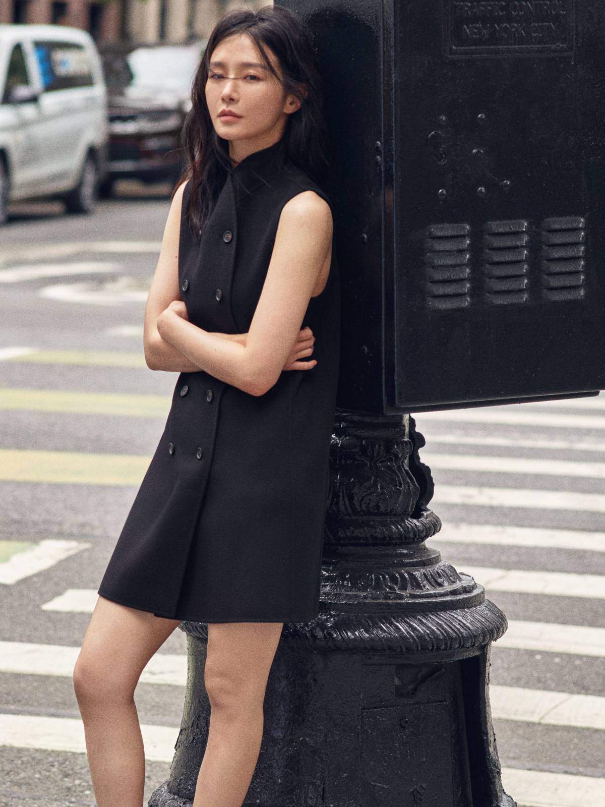 COS lansează o nouă campanie: Park Gyuyoung și Awar Odhiang, în rolurile principale 3 COS AW26 CAMPAIGN PARK GYUYOUNG 05