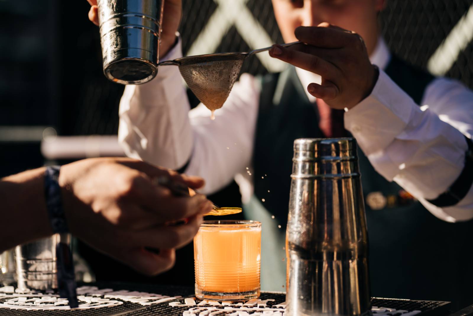 Cel mai accesibil city break al verii fără să pleci din București. Copy Taste aduce 14 baruri europene în Capitală 2 Copy Taste Bucharest 2026 bar bautura alcool spirtoase