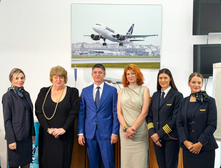 Familia Patzaichin alaturi de echipa TAROM 1