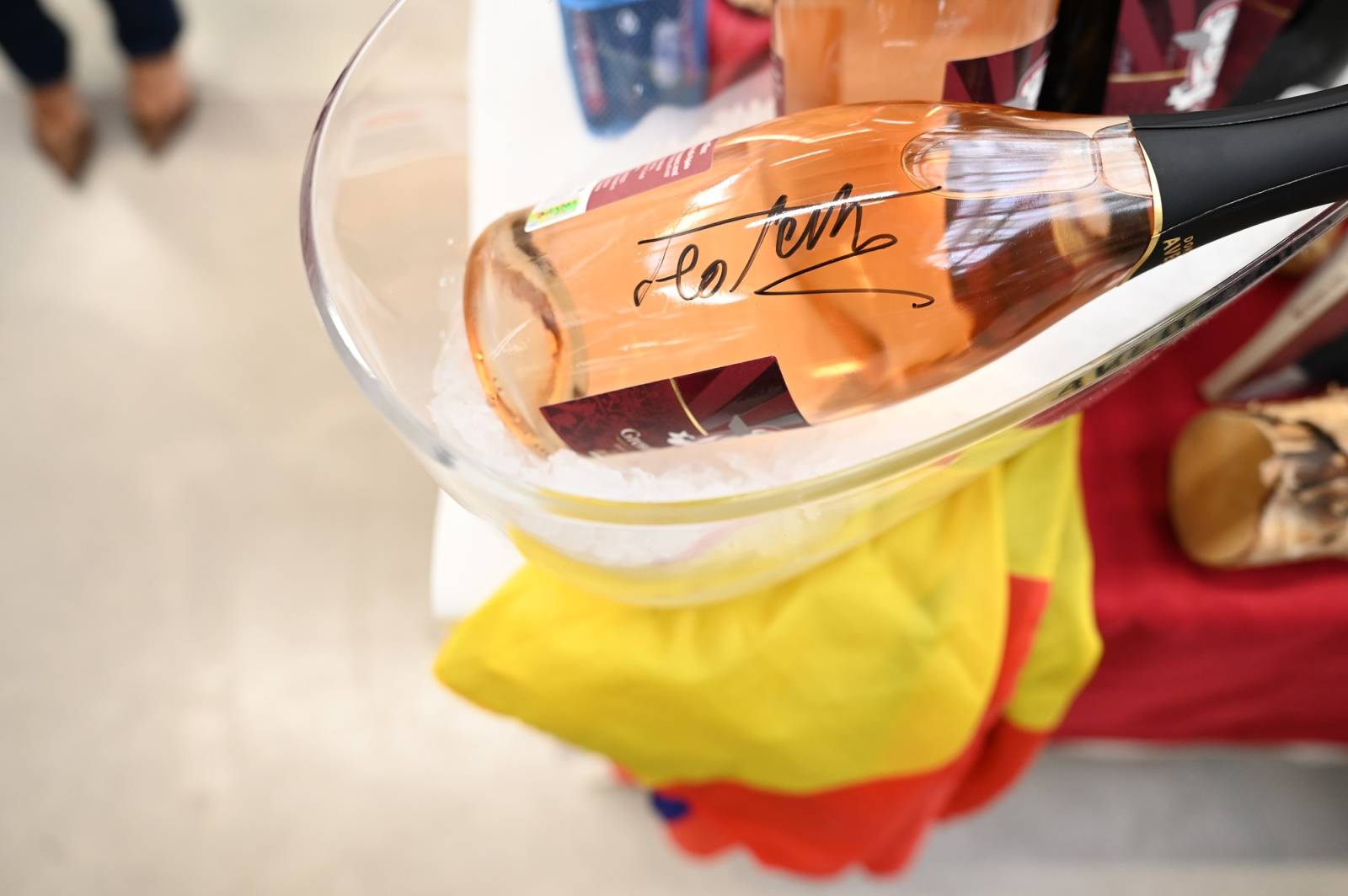 Auchan lansează spumantele Grenat et Blanc, produse de Domeniile Averești pentru fanii FC Rapid 1 Lansare spumante Grenat et Blanc 6