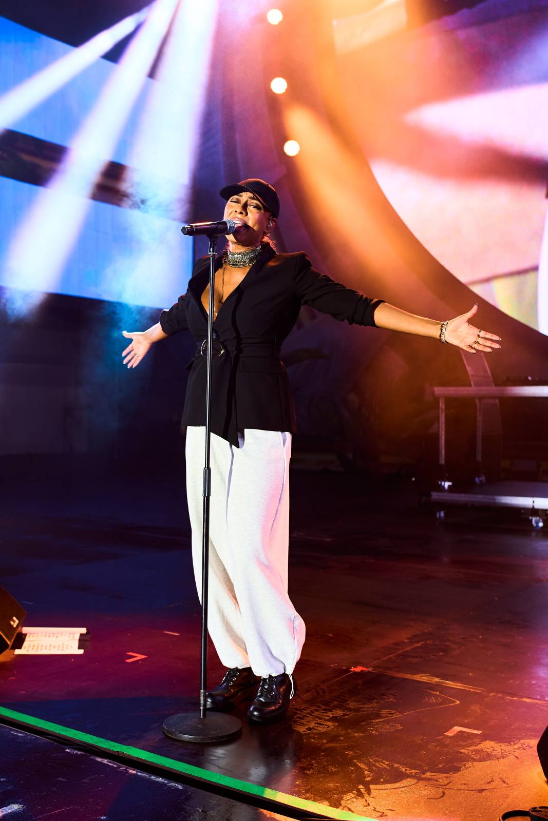 Final de sezon la mare, cu zeci de mii de oameni la Costinești 7 NIBIRU Retrograde Festival Keri Hilson