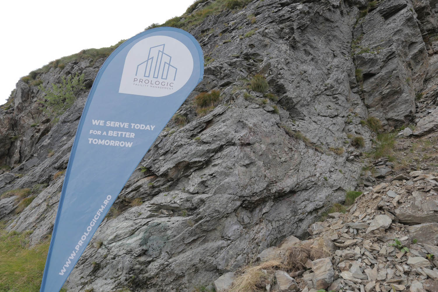 Stâncile vandalizate de pe Transfăgărășan au fost curățate: PROLOGIC FM a îndepărtat 11 însemne, inclusiv „inima pentru Anna” 3 PROLOGIC FM Transfagasaran 3