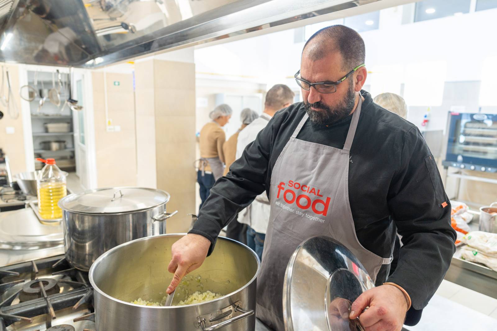 Adoptă o Cantină. Teambuildingul care transformă o zi împreună în sute de mese calde 1 SocialFood�20�20�20�20�20�20�20�20�20�20�20�20�20�20�20�20�20�20�20�20�C2�A9Mihnea�20Ratte 22