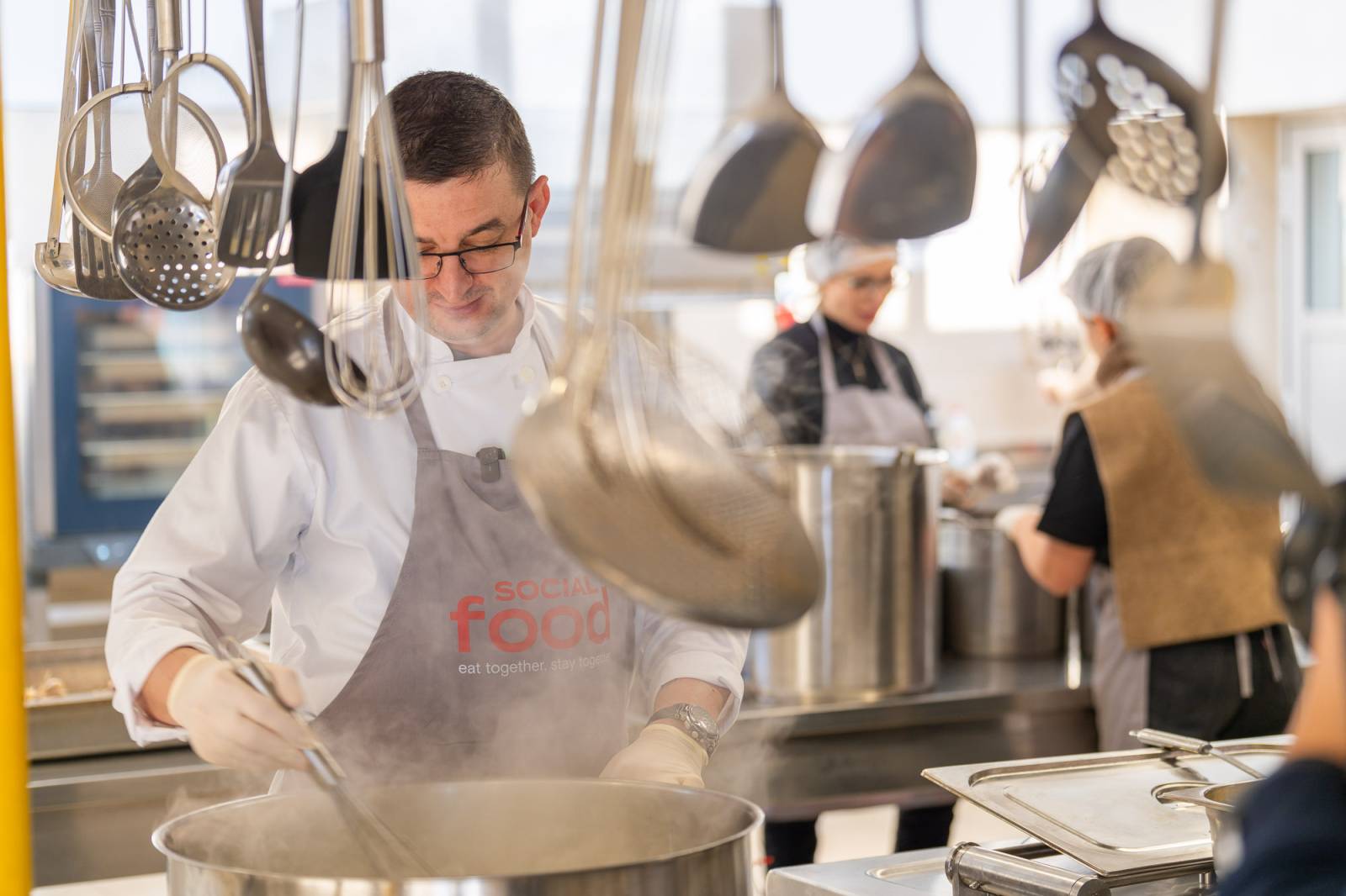 Adoptă o Cantină. Teambuildingul care transformă o zi împreună în sute de mese calde 5 SocialFood�20�20�20�20�20�20�20�20�20�20�20�20�20�20�20�20�20�20�20�20�C2�A9Mihnea�20Ratte 74