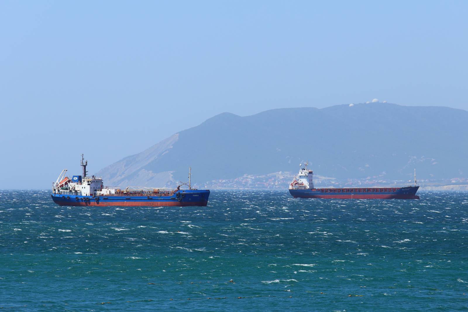 Război pentru „Flota fantomă”. Vladimir Putin amenință cu confiscarea navelor occidentale 2 Vase maritime dreamstime m 65174704