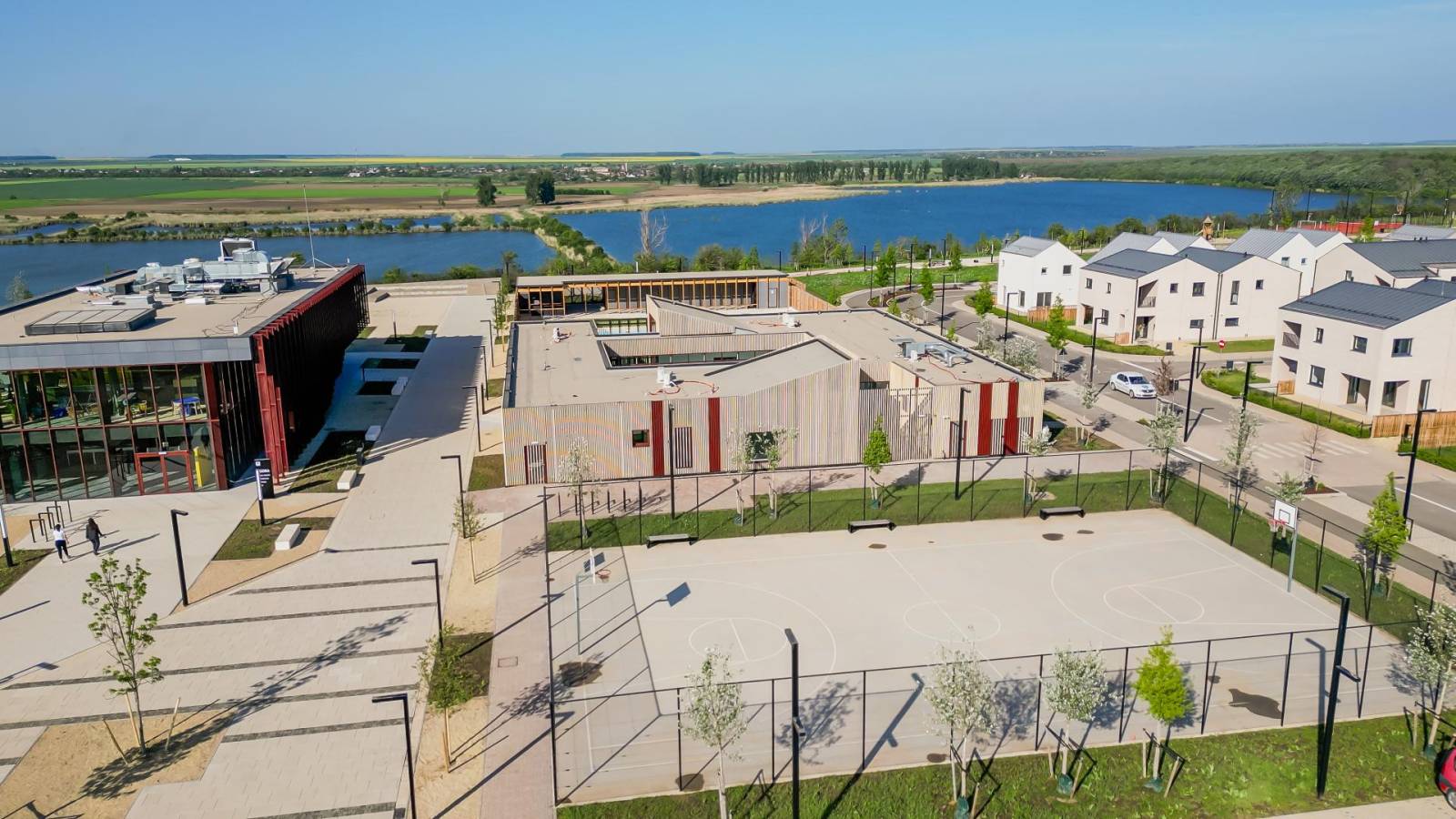 Liziera de Lac intră într-o nouă etapă de dezvoltare. Încep lucrările pentru Faza 2 2 AGORA Community Hub Kindergarten and Basketball court