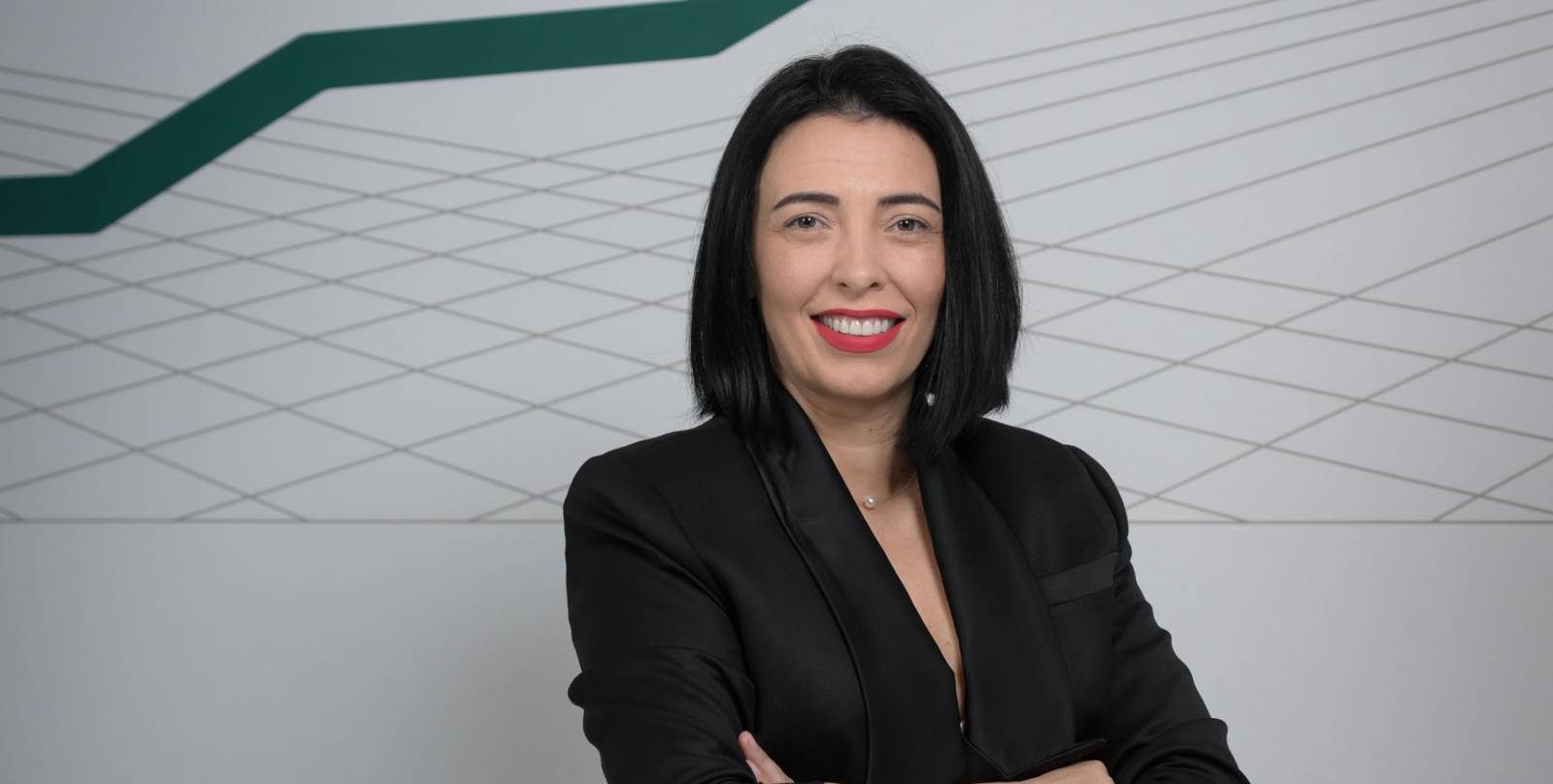 Reinventarea relației medic-pacient pe termen lung: Pacient Care – parte integrantă a modelului de business Smile Dent Team 5 Andreea Diana Sali - Smile Dent Team Romania