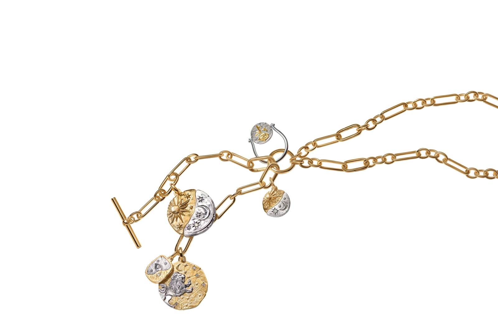 SCRIS ÎN STELE: PANDORA TALISMAN DESCOPERĂ PUTEREA POVEȘTILOR INSPIRATE DE ZODIAC 1 SCRIS ÎN STELE: PANDORA TALISMAN DESCOPERĂ PUTEREA POVEȘTILOR INSPIRATE DE ZODIAC