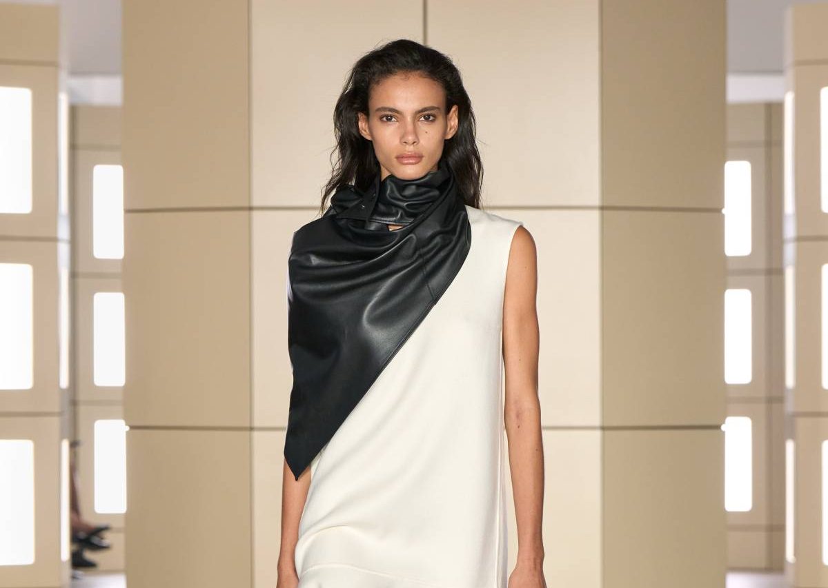 Cum arată noua colecție COS prezentată la New York Fashion Week 2 COS AW26 SHOW LOOK 05 e1789392723481