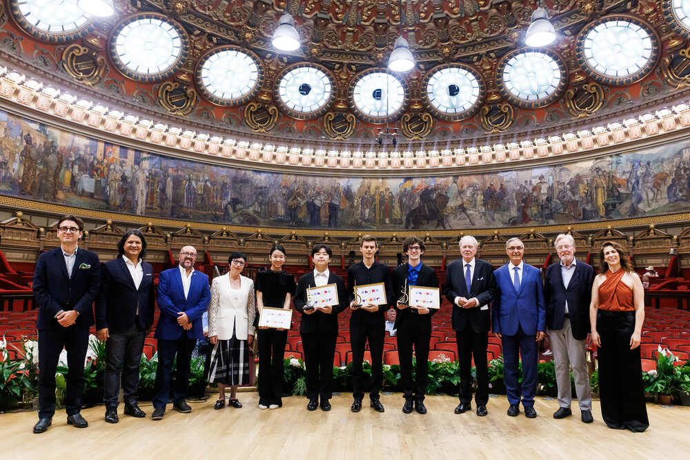 Samuel Niederhauser a câștigat Premiul I al Secțiunii Violoncel a Concursului Internațional George Enescu 2026 4 Castigatori si juriu. Finala violoncel a Concursului Enescu 2026. foto Petrica Tanase