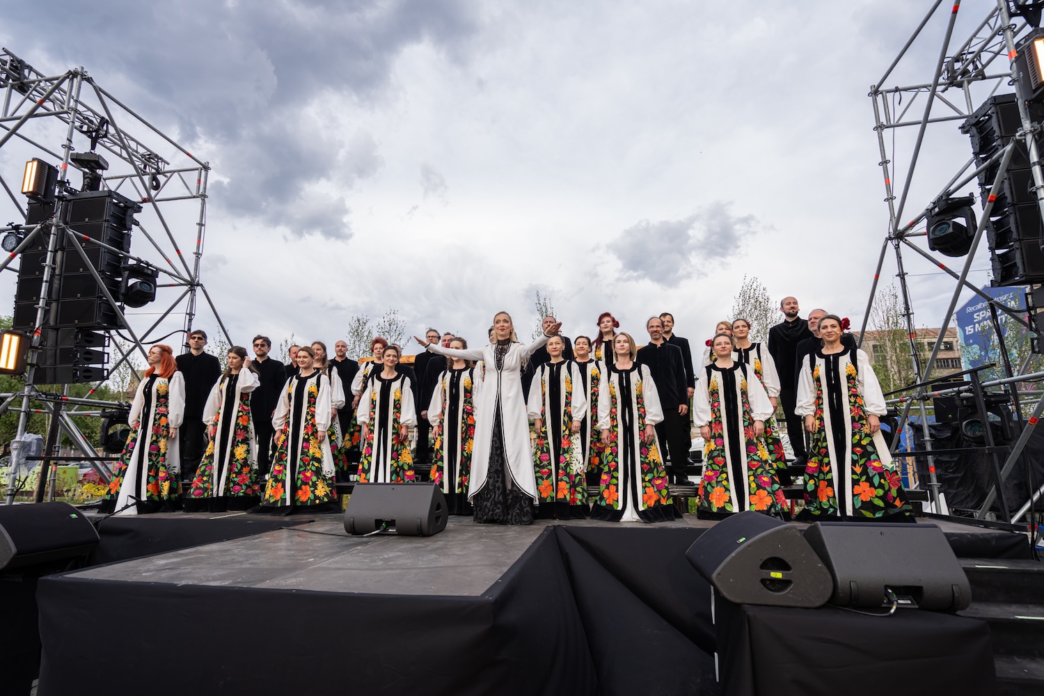 Corul Național de Cameră „Madrigal – Marin Constantin” marchează Ziua Mondială a Siguranței Pacientului 1 Corul Madrigal Dirijor Anna Ungureanu