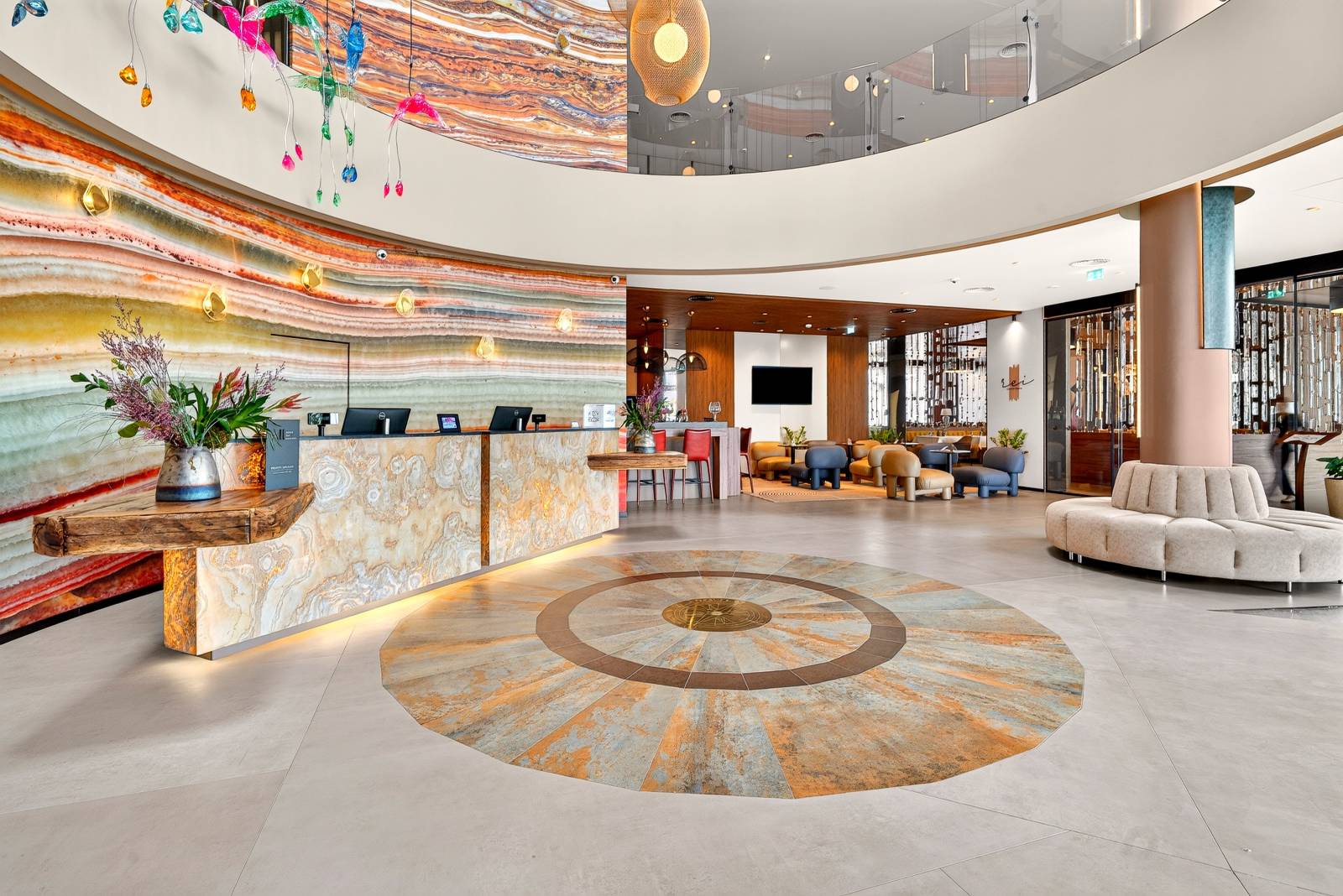 Designerul Cristi Șerban a realizat conceptul pentru hotelul Mercure Oradea 7 Hotel Mercure Oradea 03080