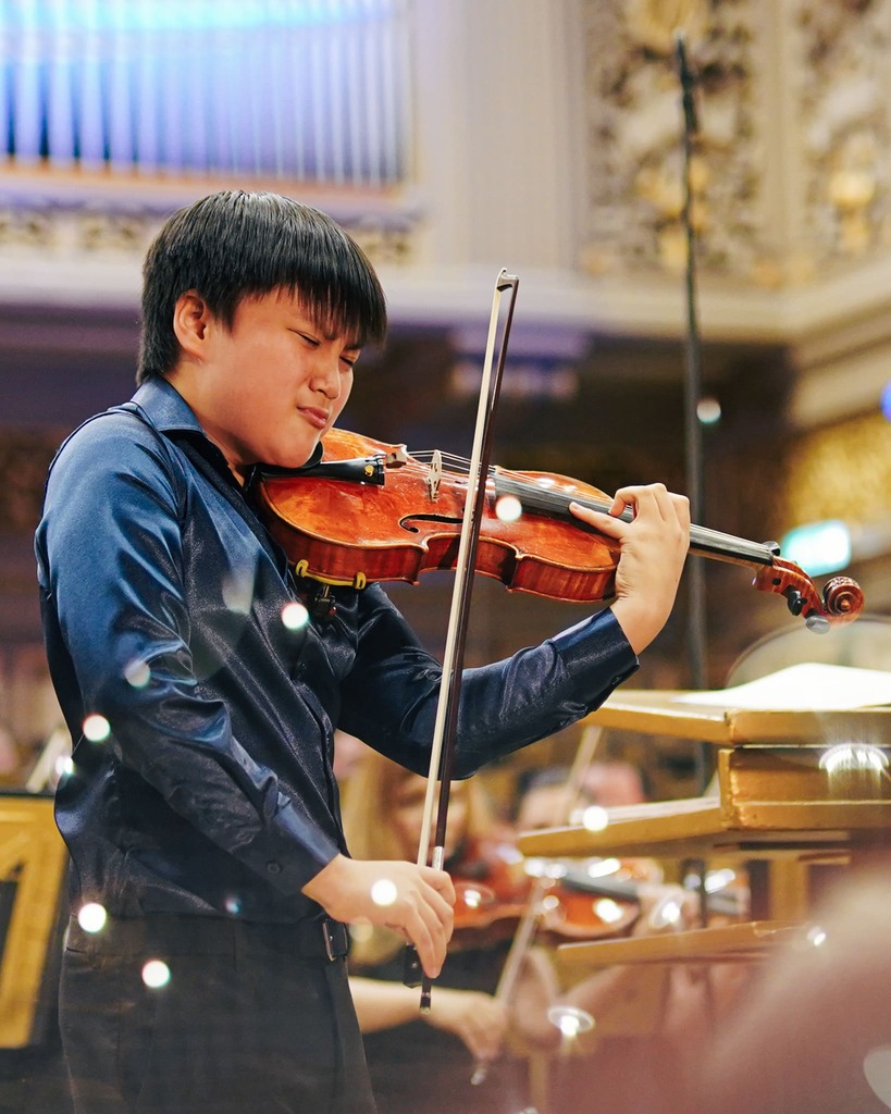 Jayden King, în vârstă de 11 ani, a câștigat Premiul I al Secțiunii Vioară a Concursului Internațional George Enescu 2026 1 Jayden King. Premiul I. Sectiunea Vioara. Concursul Enescu 2026. foto Alex Damian